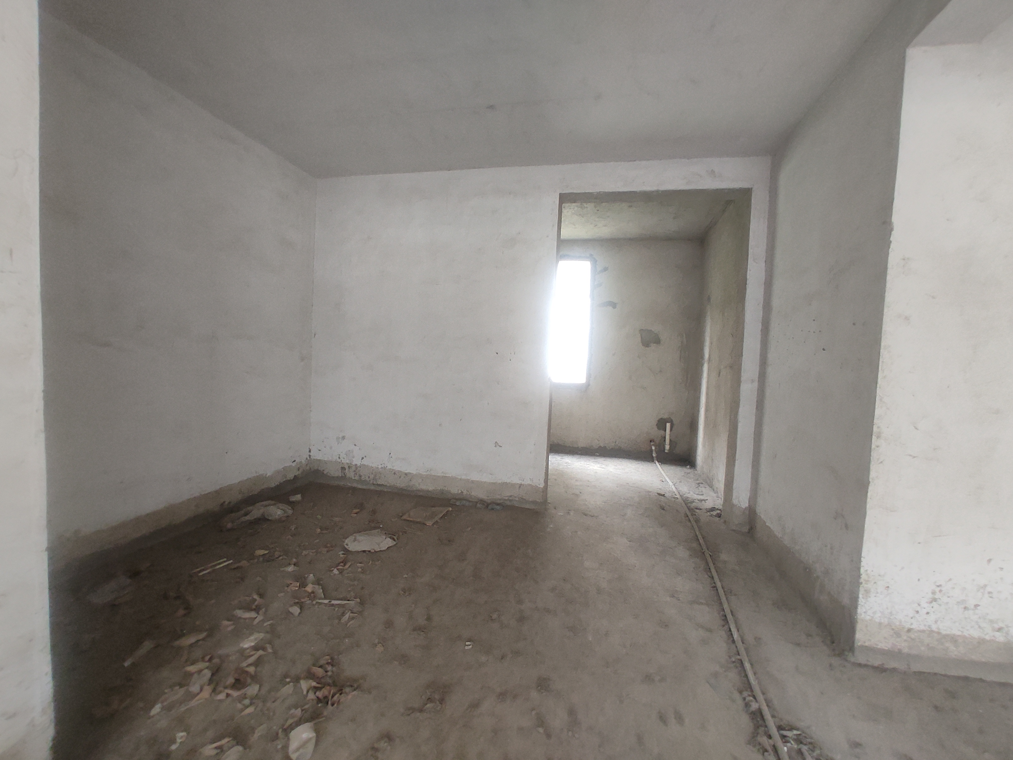 怡景花园.毛坯大三房.三房两卫南北通透.看房方便