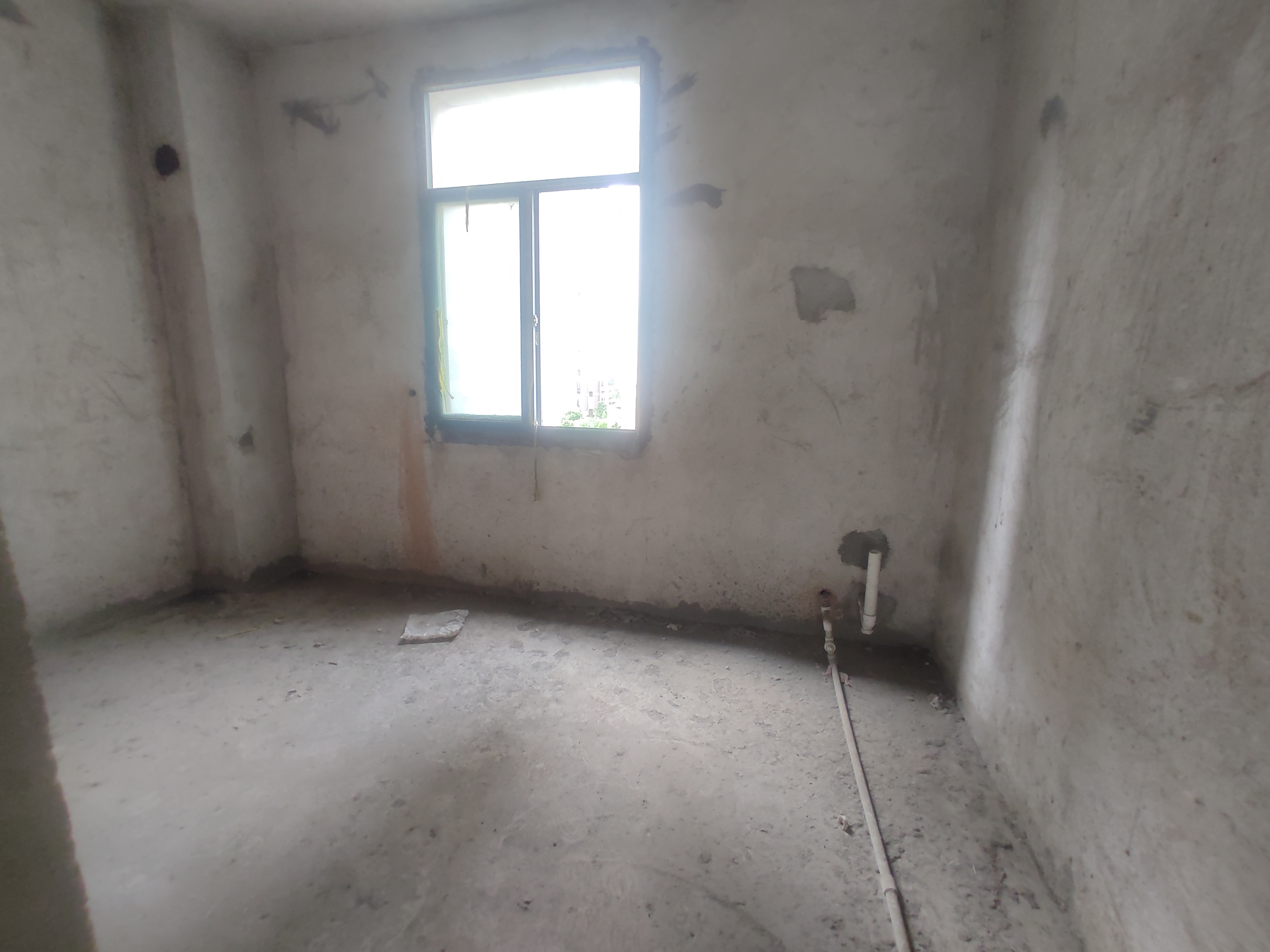 怡景花园.毛坯大三房.三房两卫南北通透.看房方便