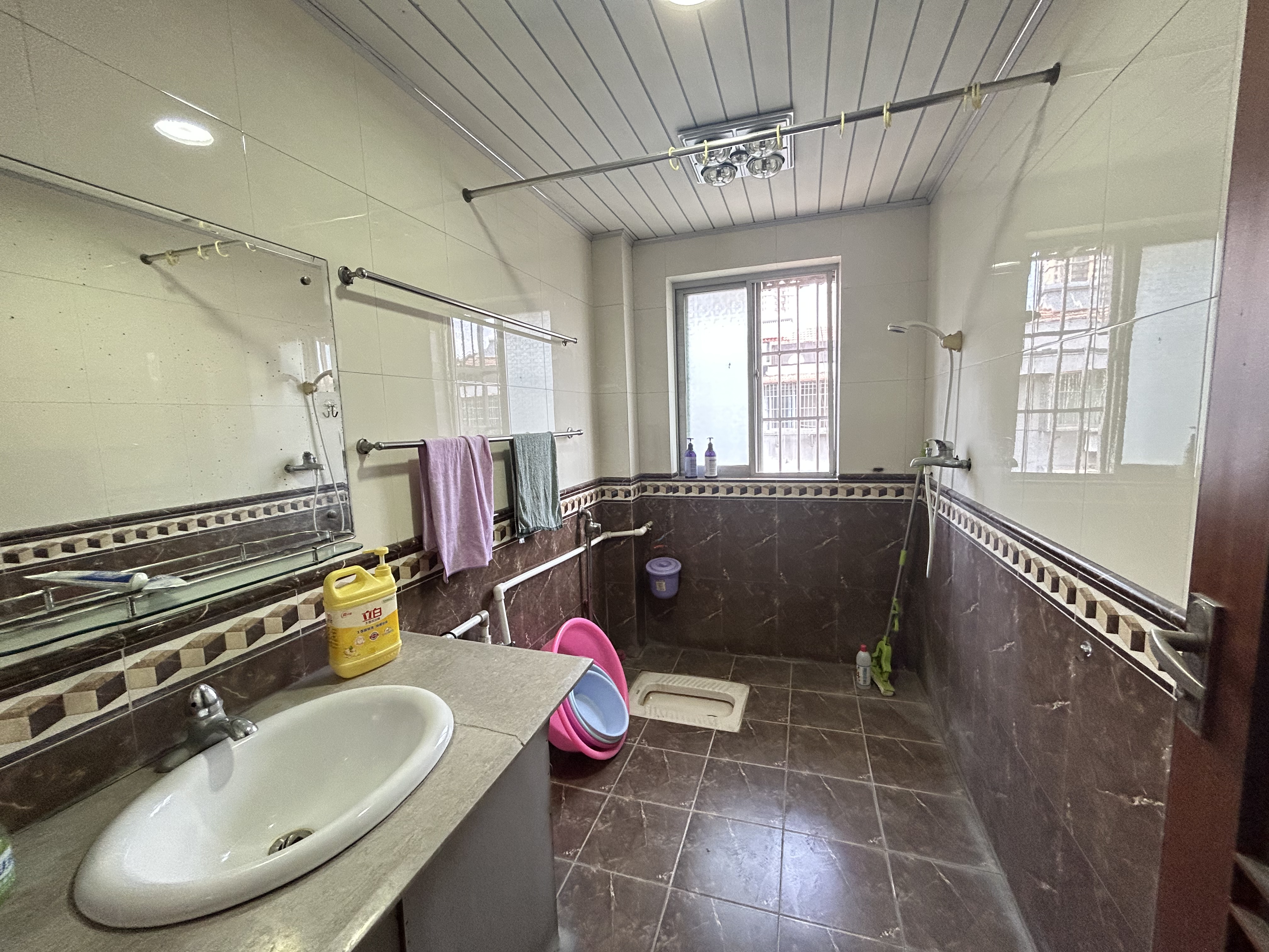 春江花园精装三房地段好装修保养好直接拎包住