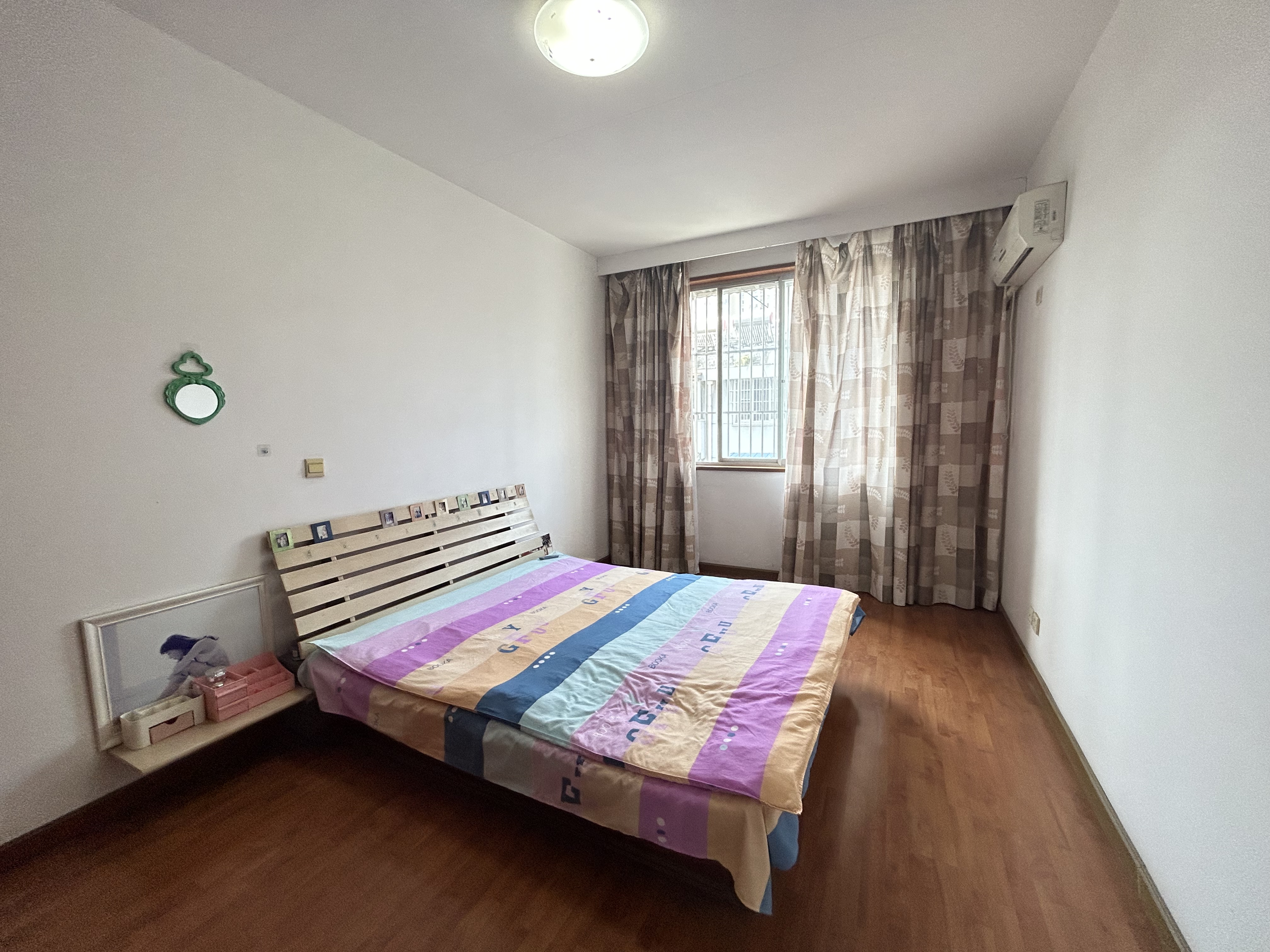 春江花园精装三房地段好装修保养好直接拎包住