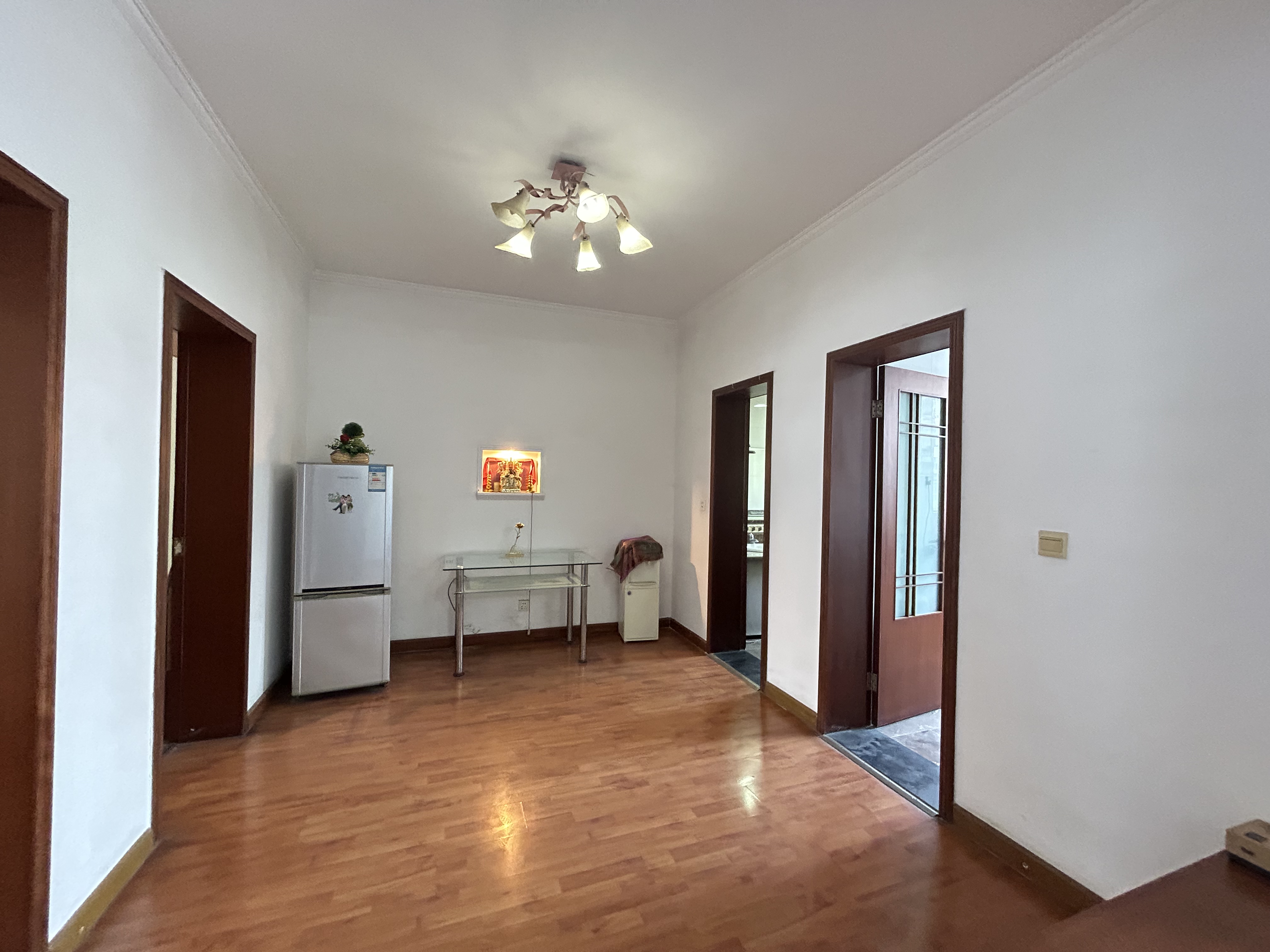 春江花园精装三房地段好装修保养好直接拎包住