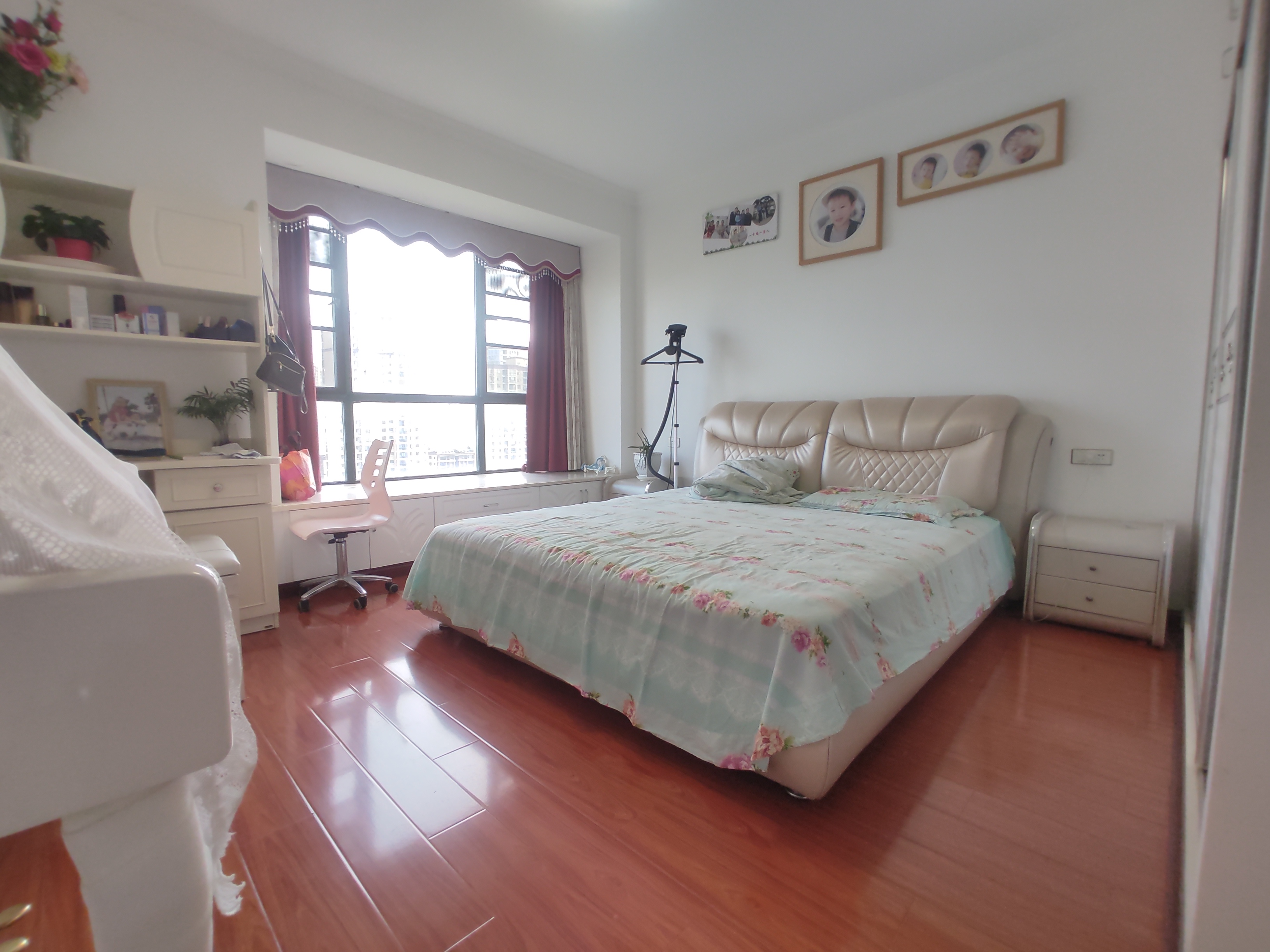 新城一号.精装四房.纯边户采光好.证件在手满二.看房方便