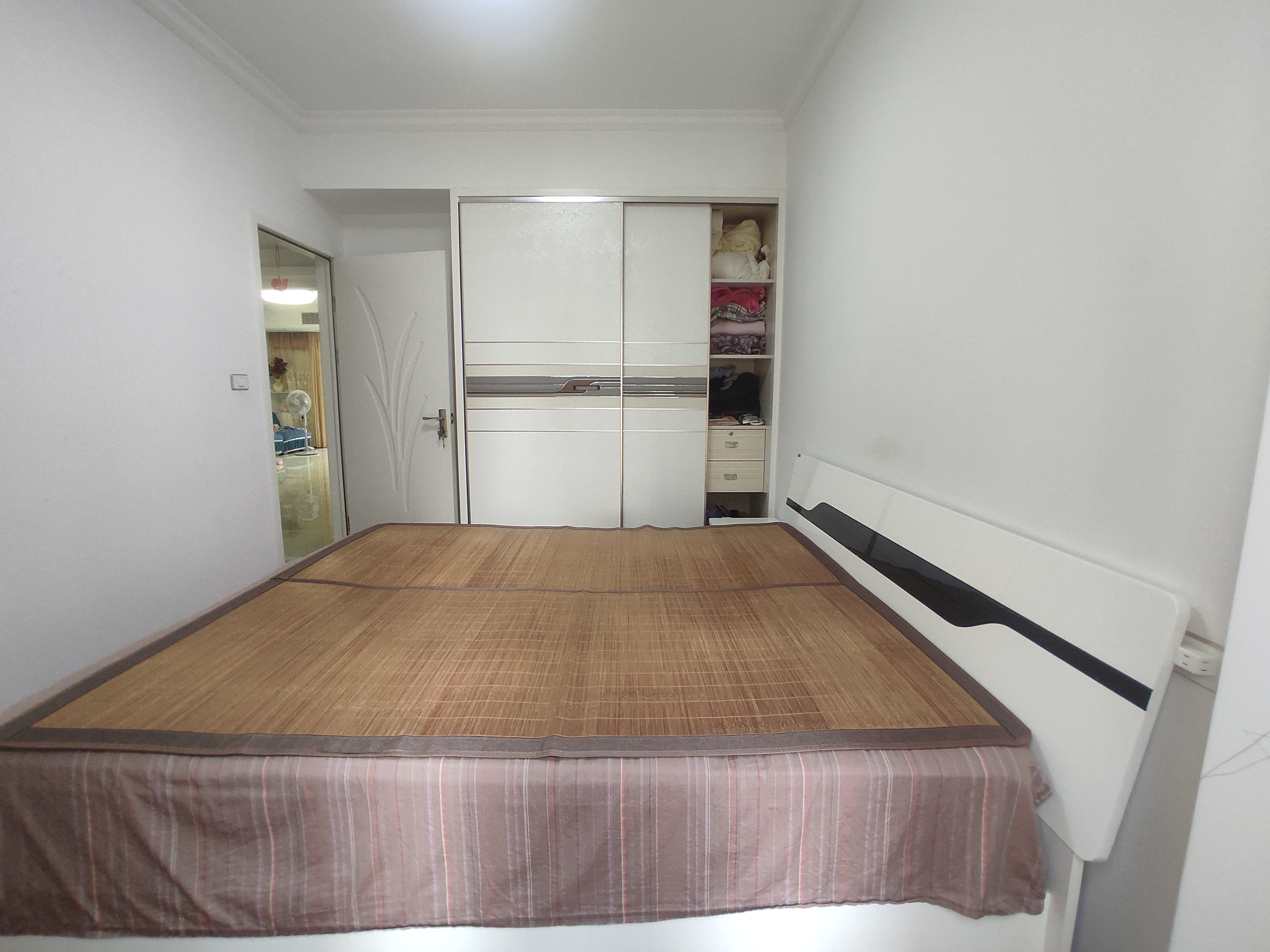 新城一号.精装四房.纯边户采光好.证件在手满二.看房方便