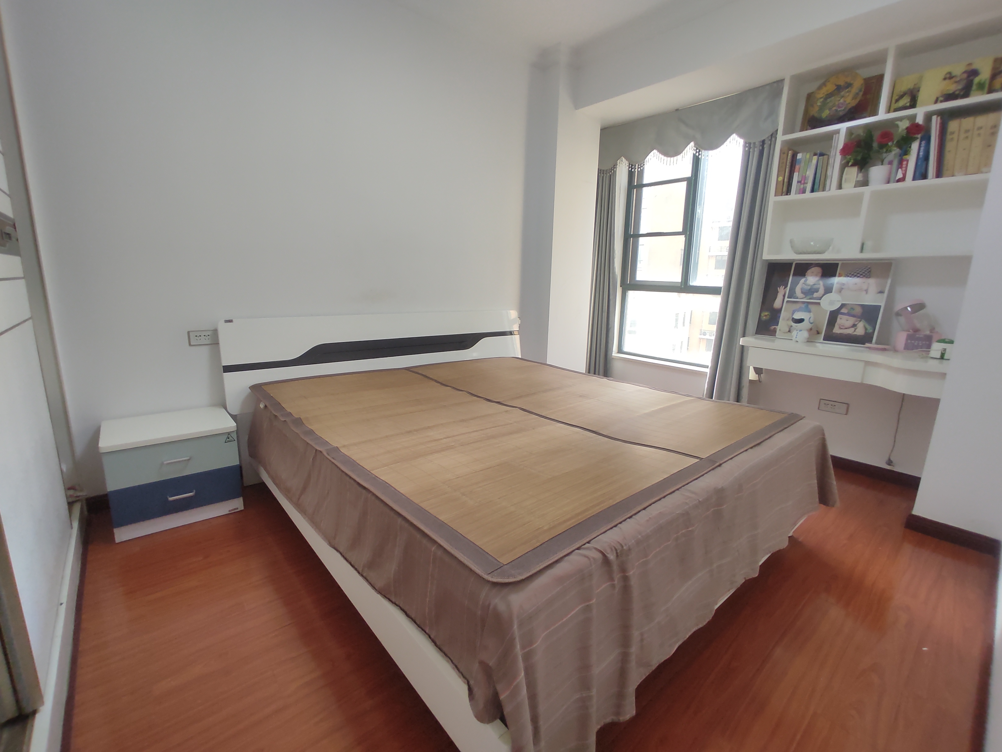 新城一号.精装四房.纯边户采光好.证件在手满二.看房方便