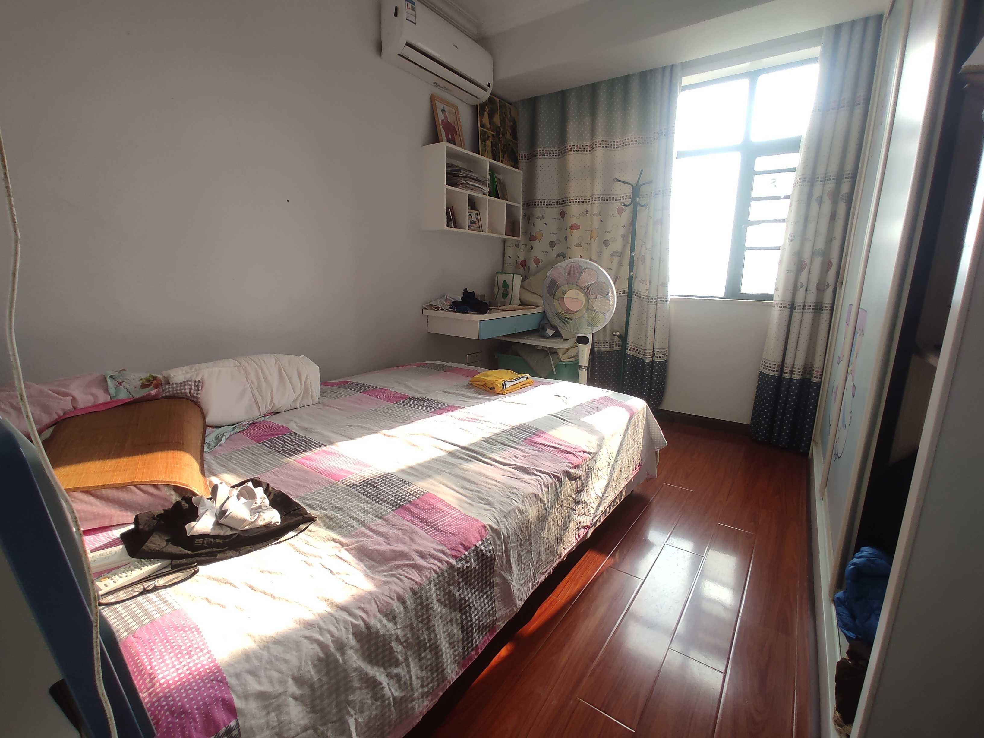 新城一号.精装四房.纯边户采光好.证件在手满二.看房方便