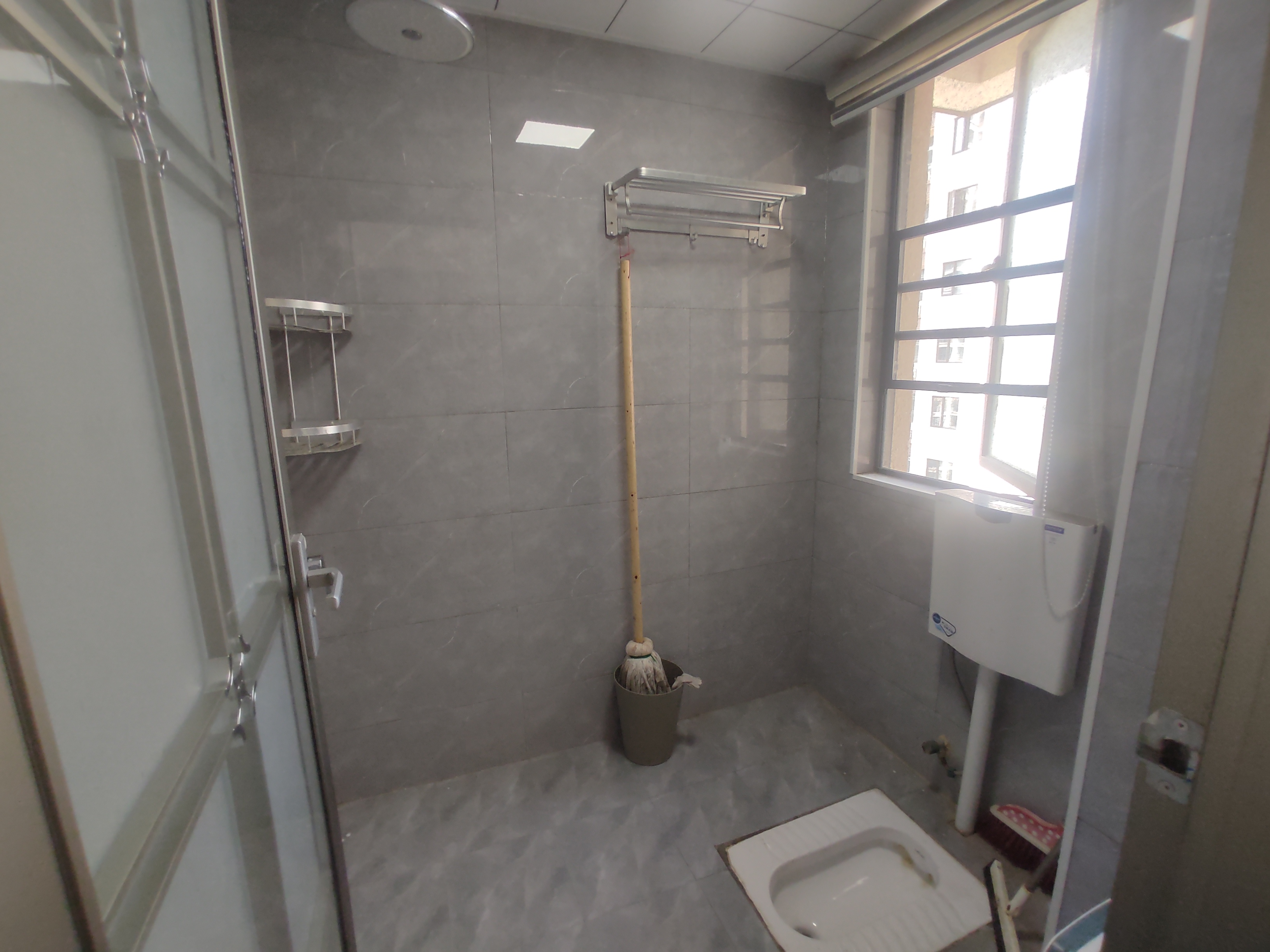 荣怀极地世家.精装大两房.中间楼层.看房方便