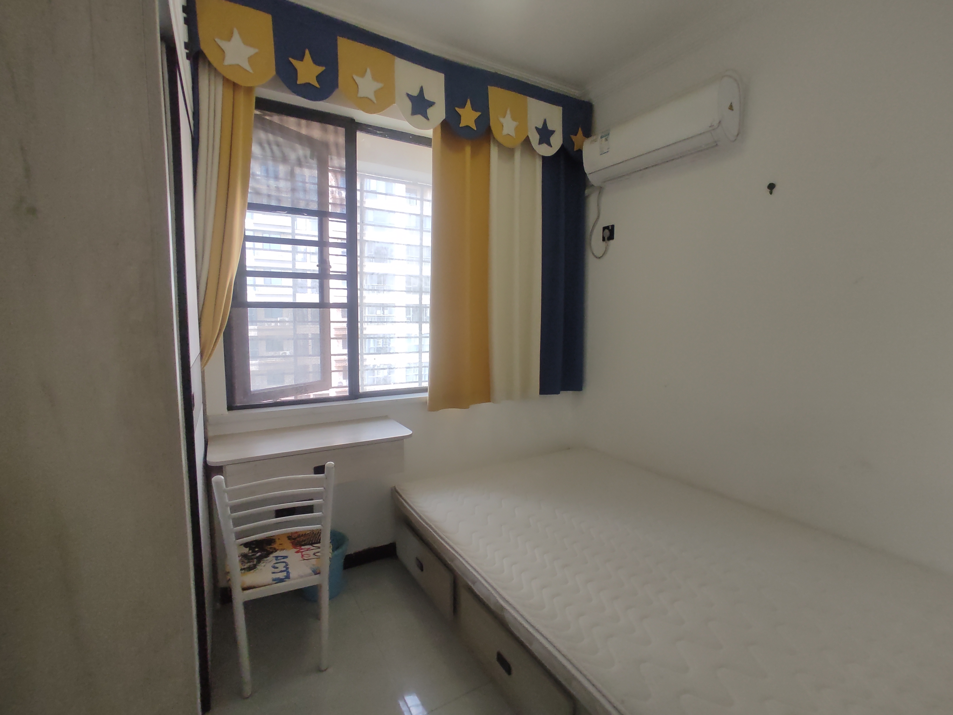 荣怀极地世家.精装大两房.中间楼层.看房方便