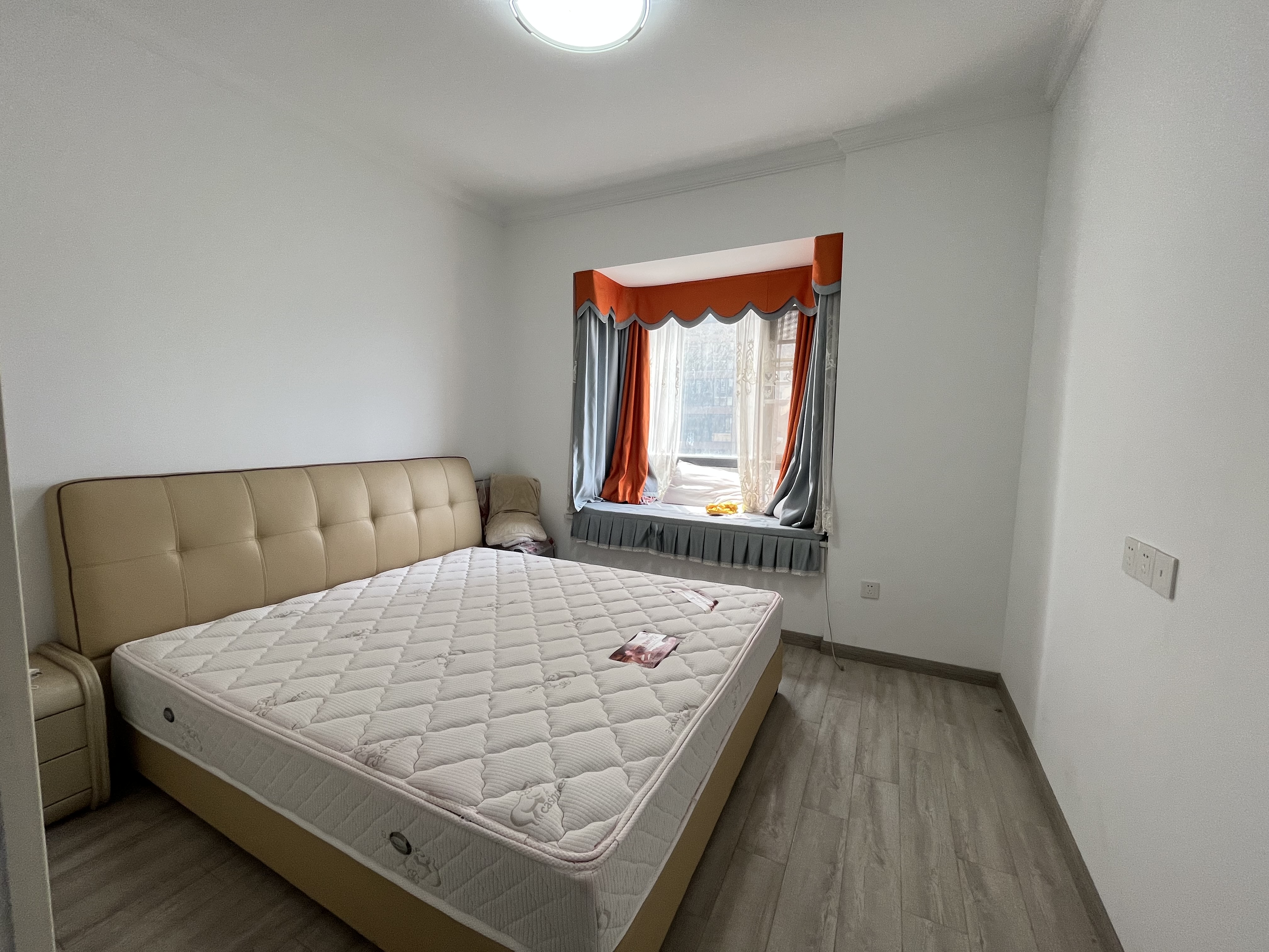 元泰装修三房成色新中间楼层看房方便