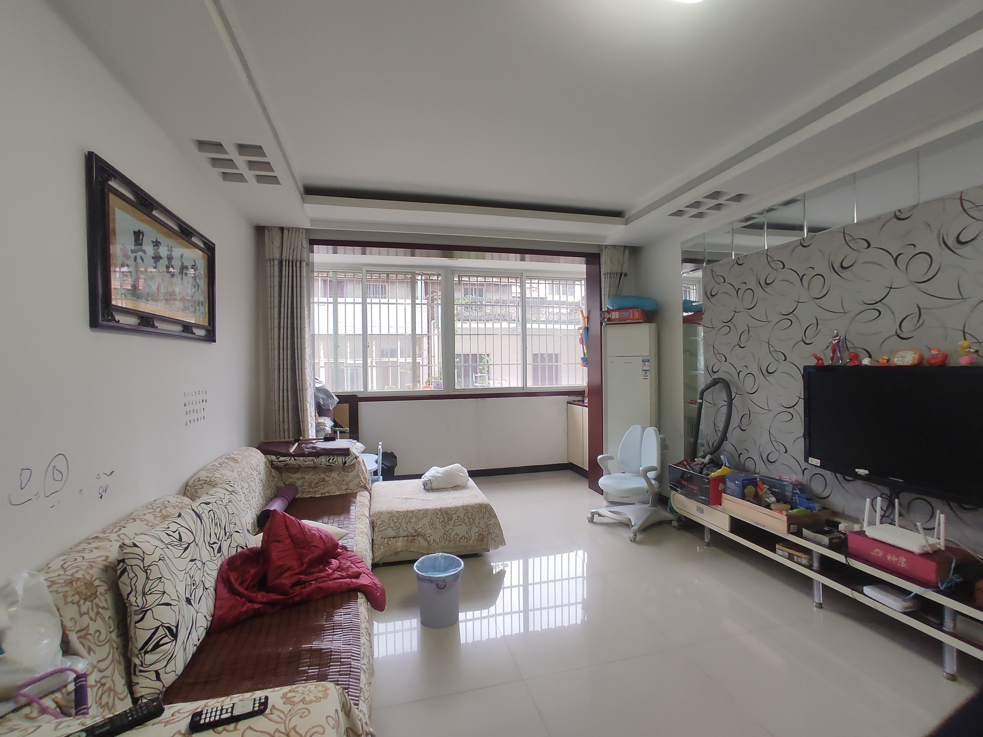 骏马雅苑.精装三房两卫.小区有出场好停车.证件满二.看房方便