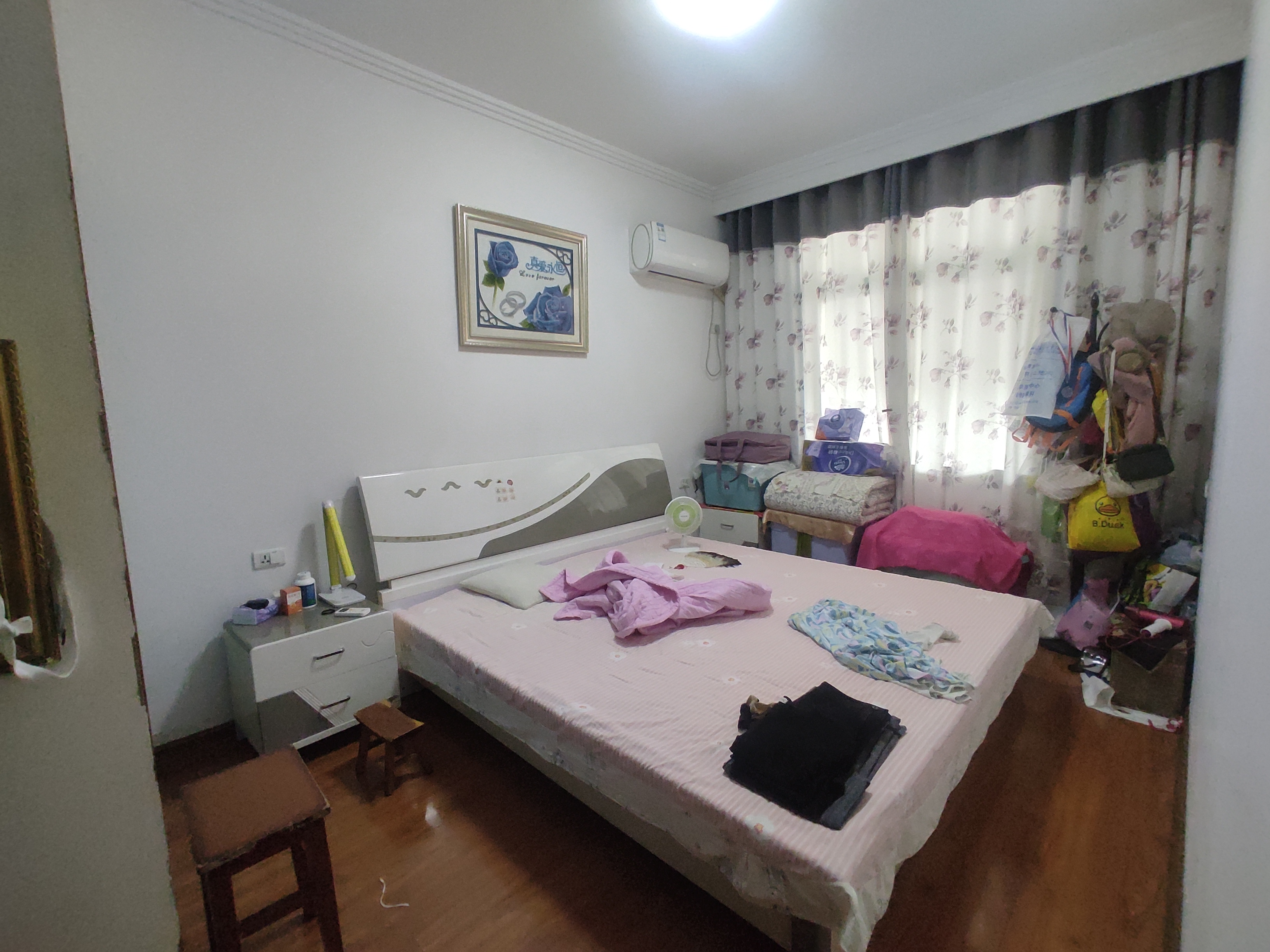 骏马雅苑.精装三房两卫.小区有出场好停车.证件满二.看房方便