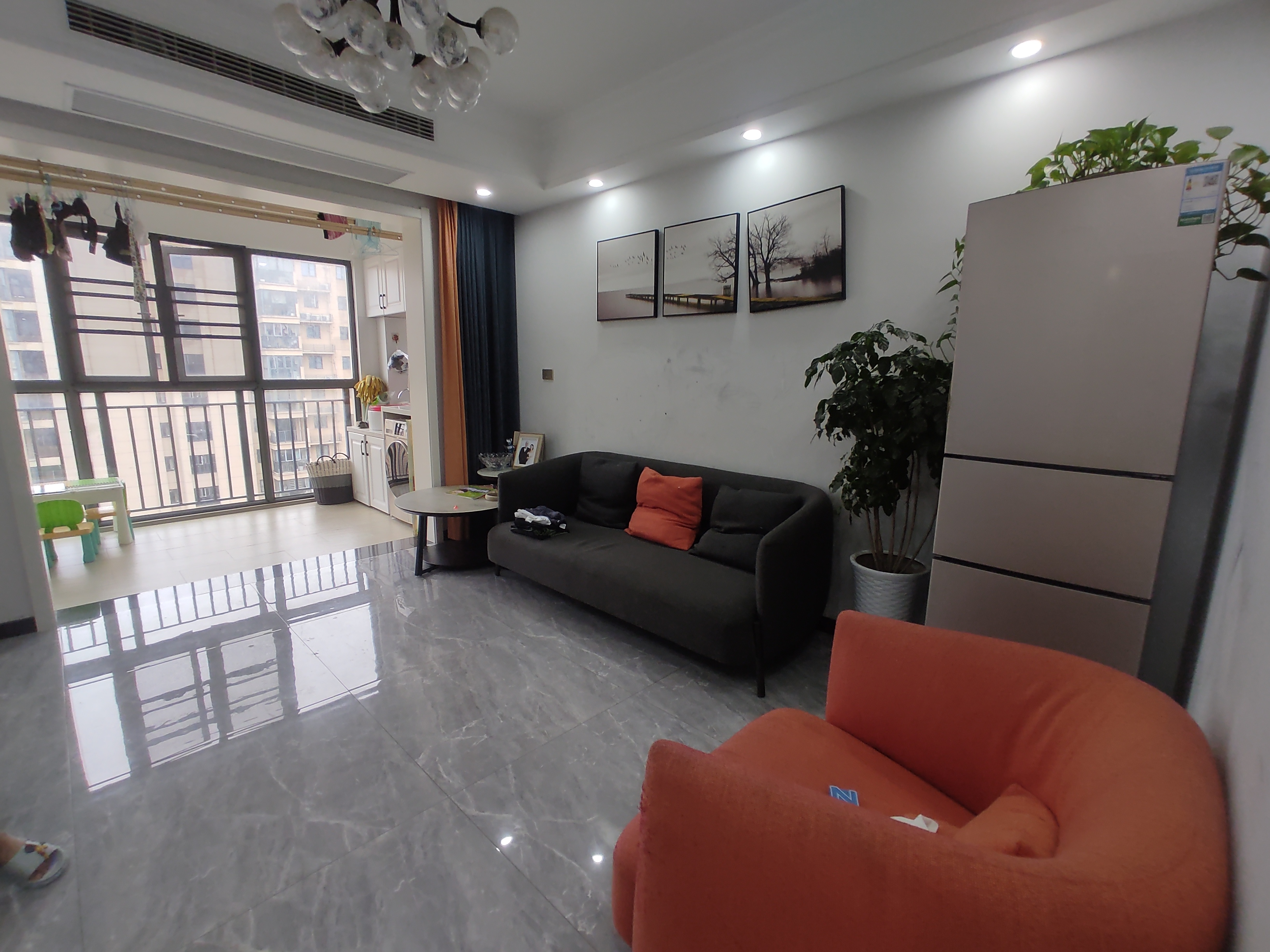 满庭春.精装三房 房子才装了三年.证件满二.看房约