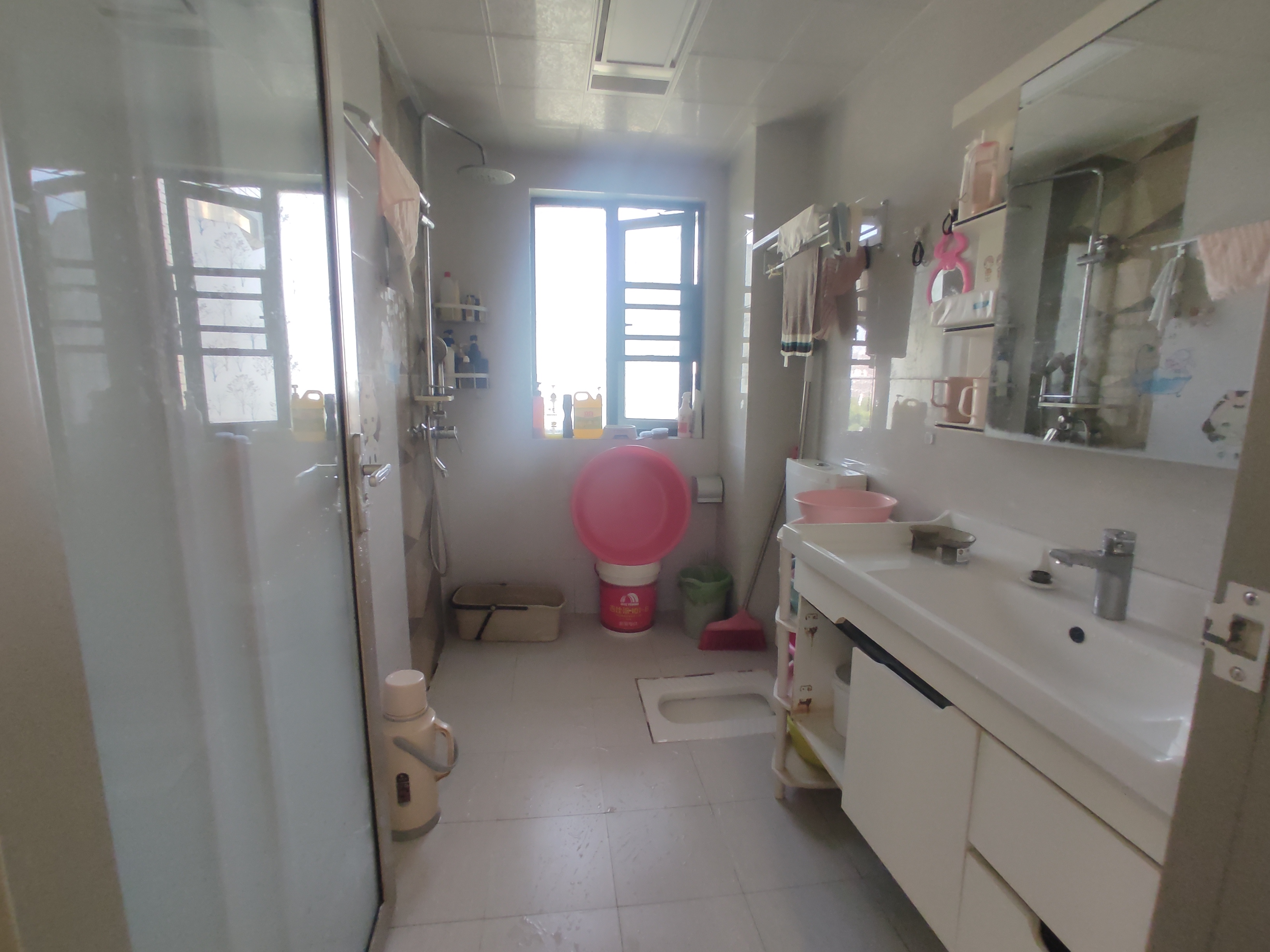 新城一号五期.九点九成新三房.南北双阳台.证件满二.看房方便