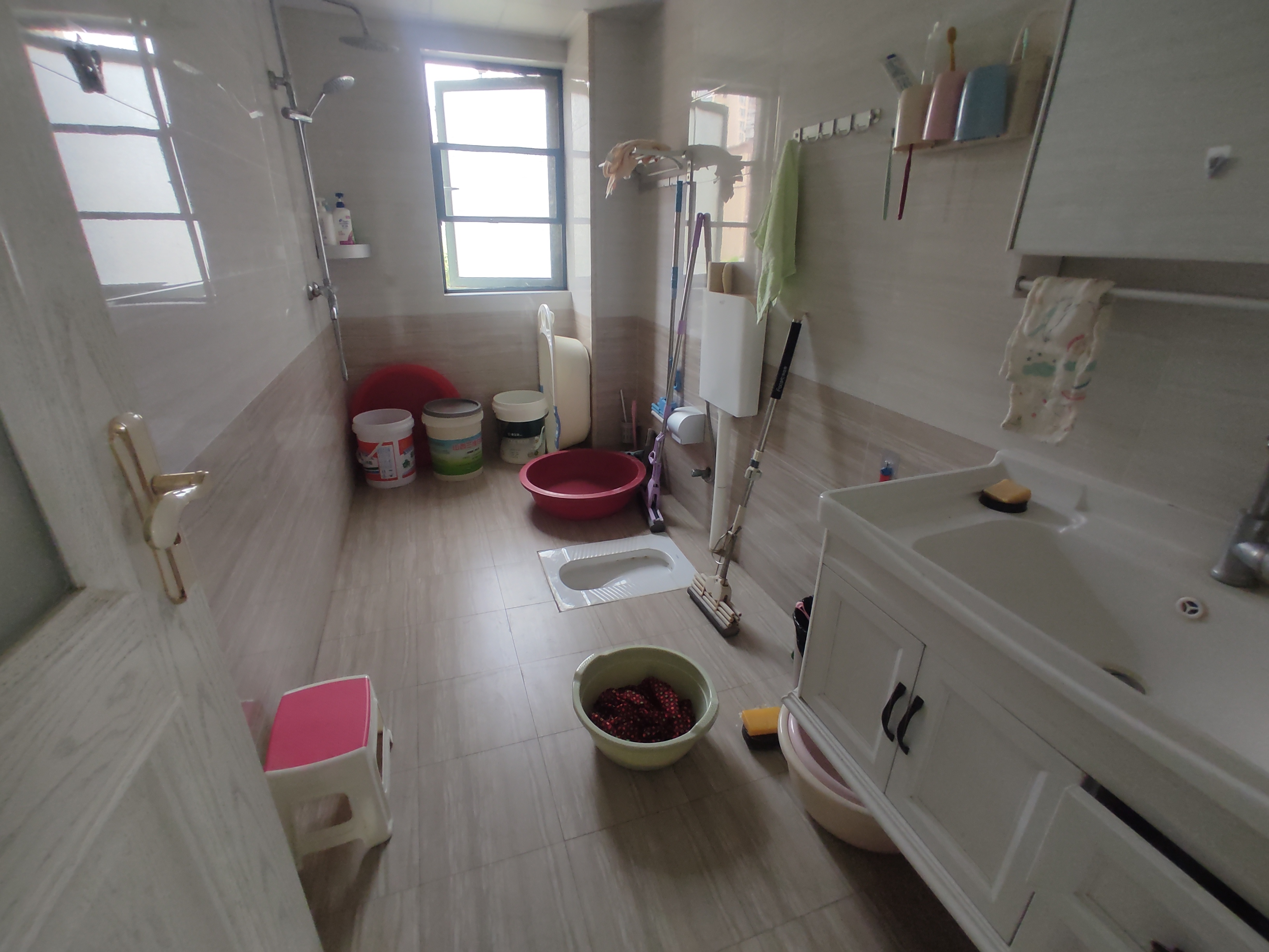 新城一号五期.精装大四房.电梯小高层.房子成色新.证件满二.看房方便