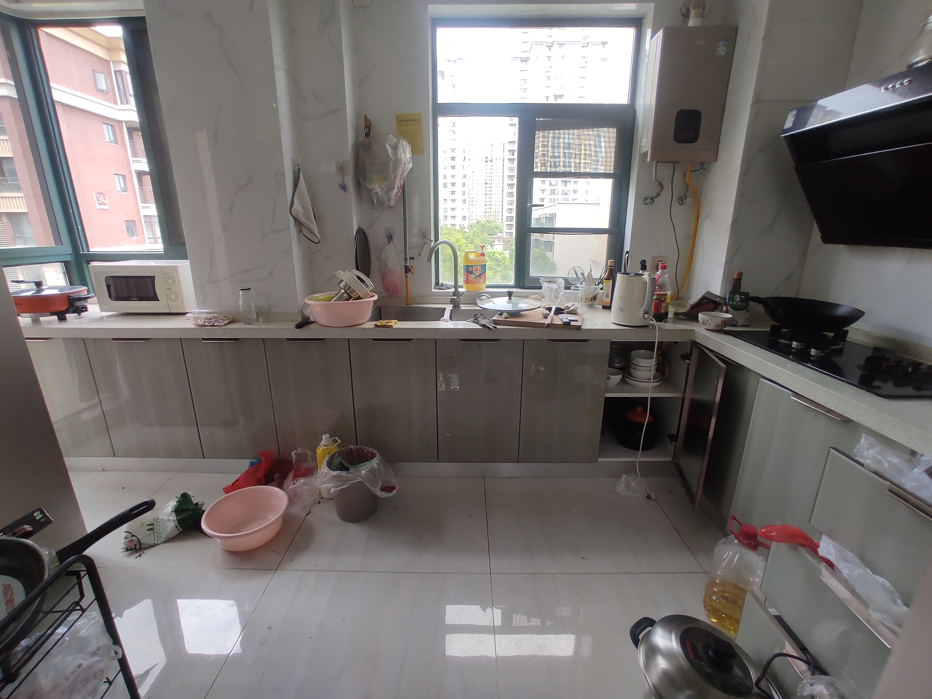 新城一号五期.精装大四房.电梯小高层.房子成色新.证件满二.看房方便