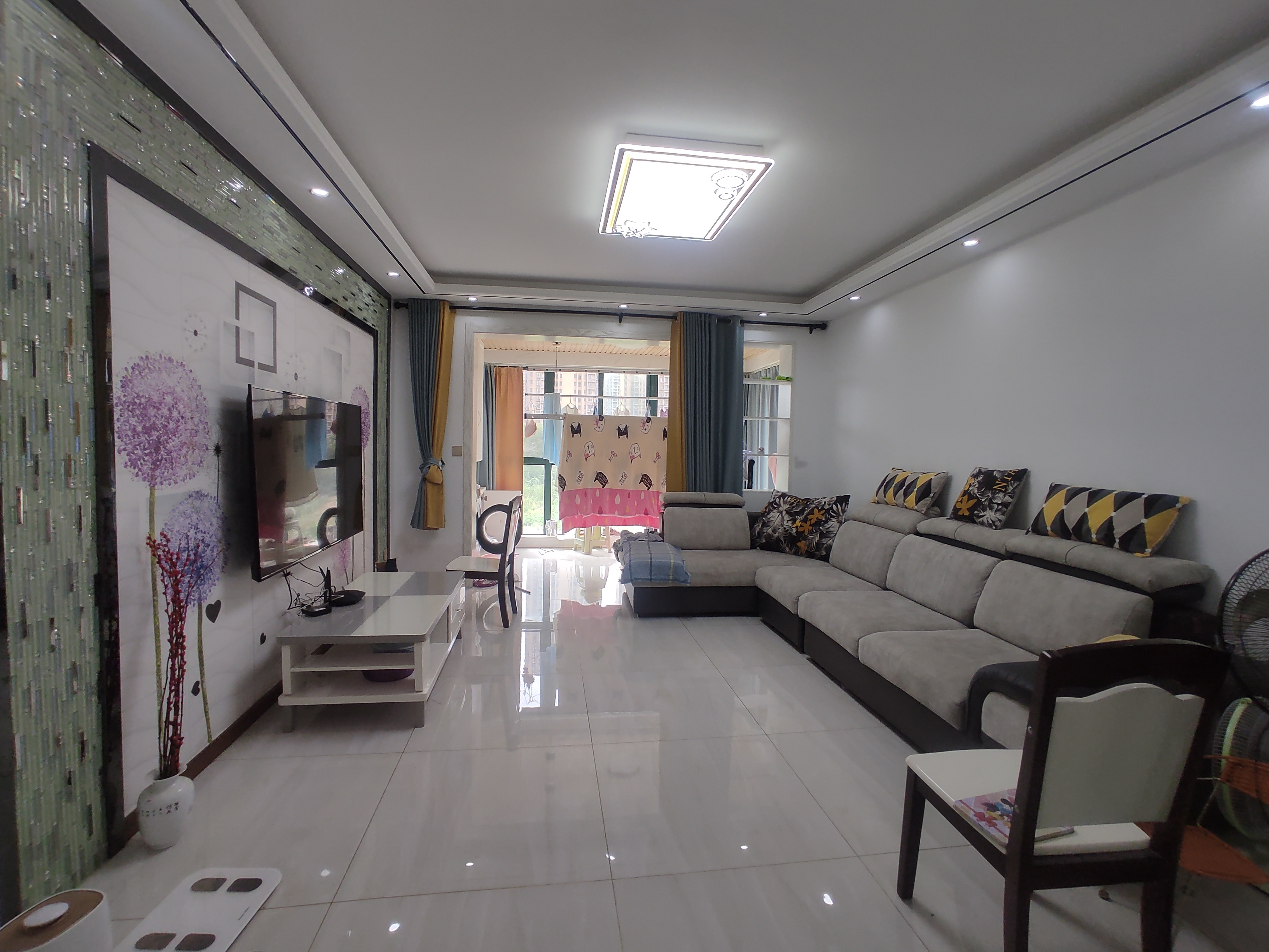 新城一号五期.精装大四房.电梯小高层.房子成色新.证件满二.看房方便