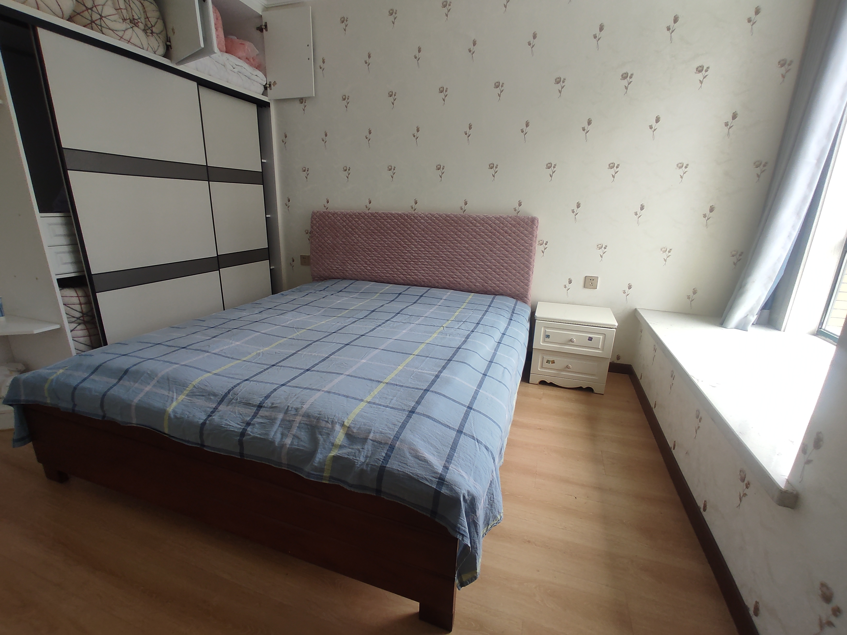 新城一号五期.精装大四房.电梯小高层.房子成色新.证件满二.看房方便