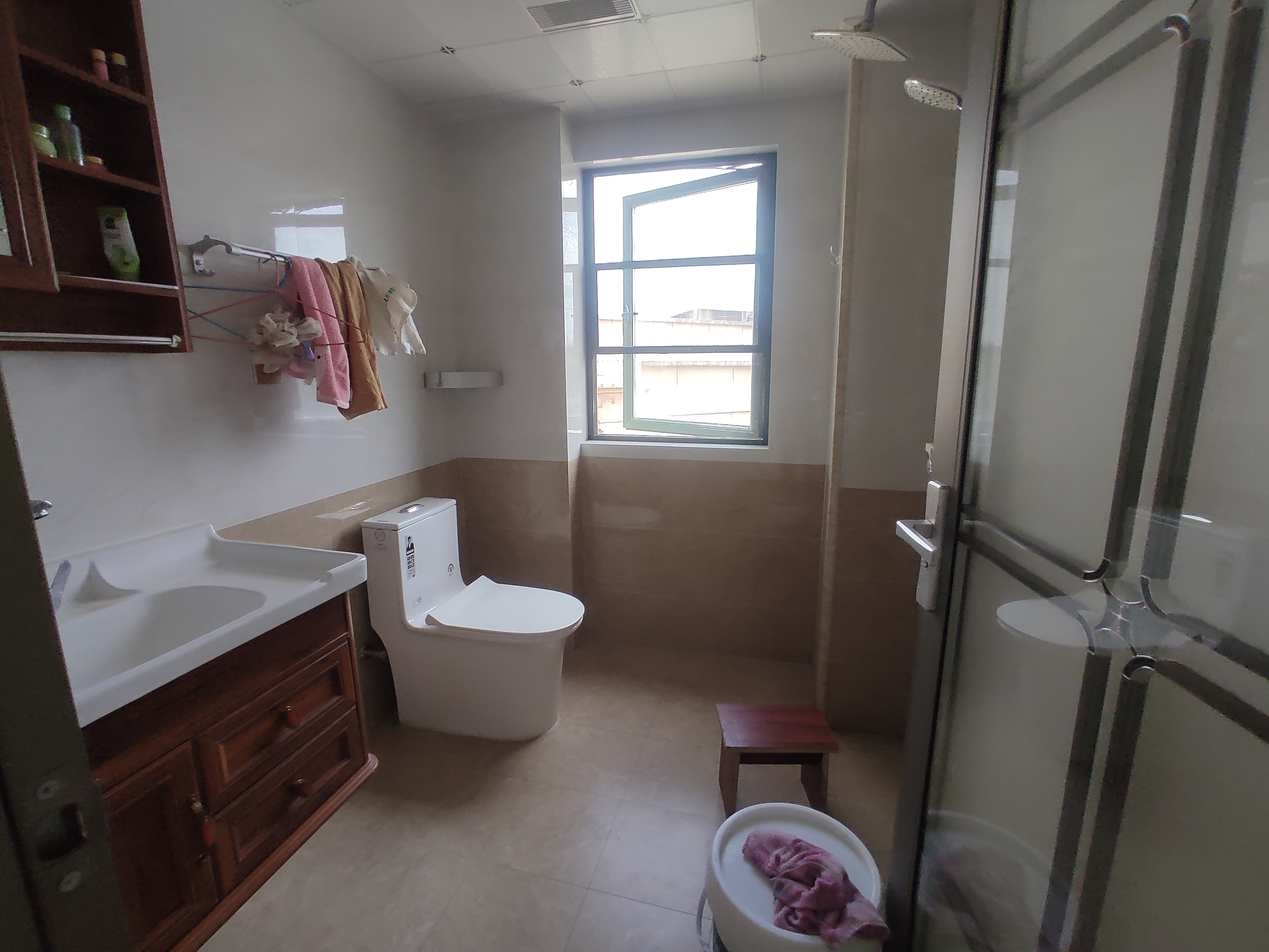 新城一号五期.精装大四房.电梯小高层.房子成色新.证件满二.看房方便