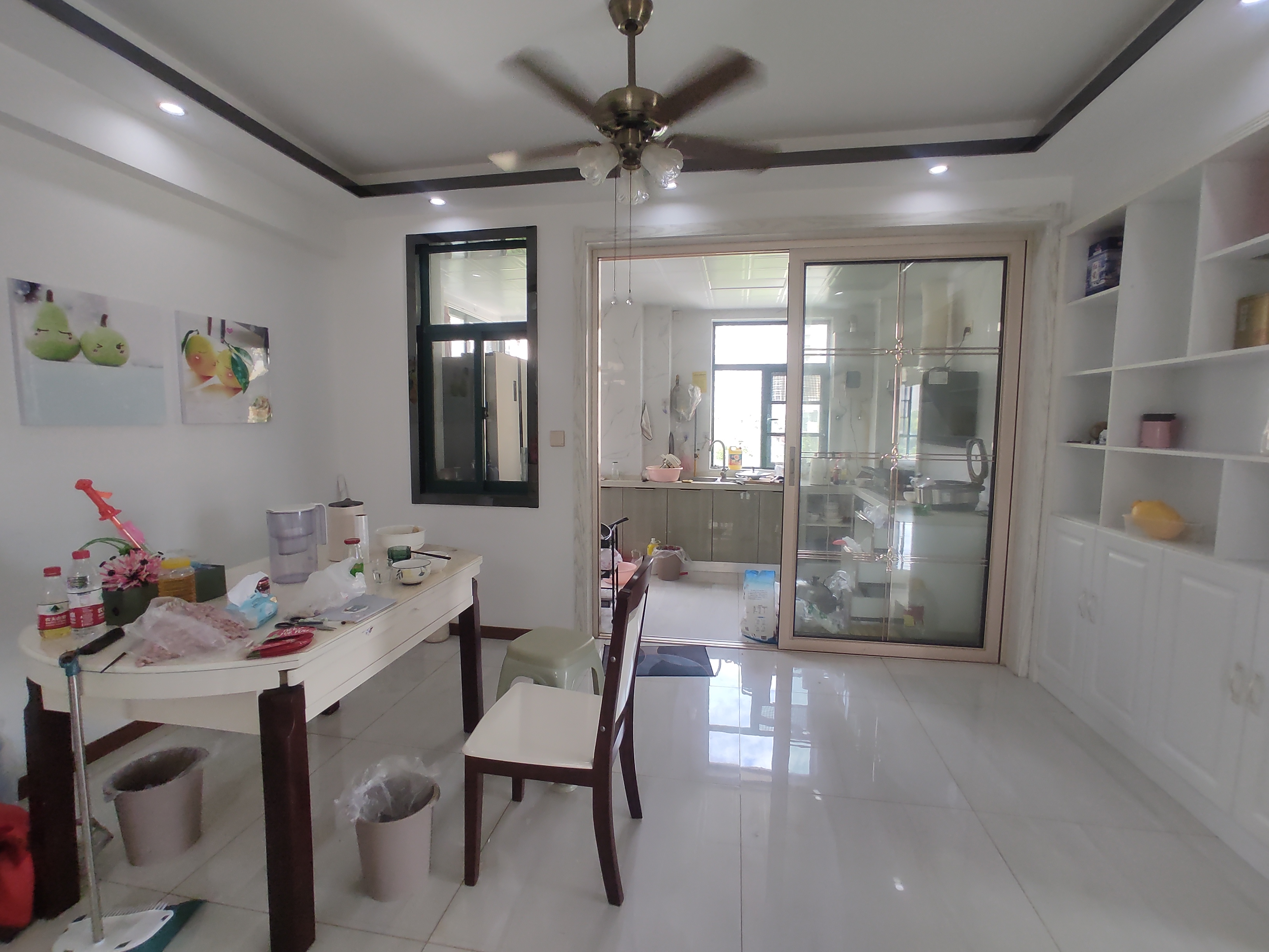 新城一号五期.精装大四房.电梯小高层.房子成色新.证件满二.看房方便