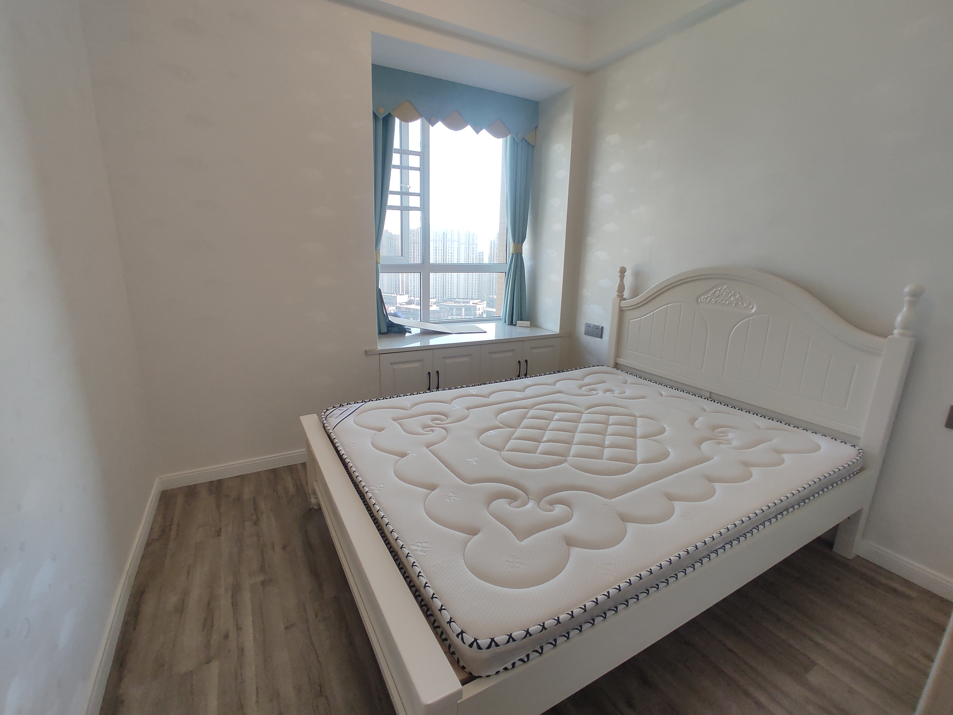 沔阳公馆.全新装修年租1800一月.看房方便