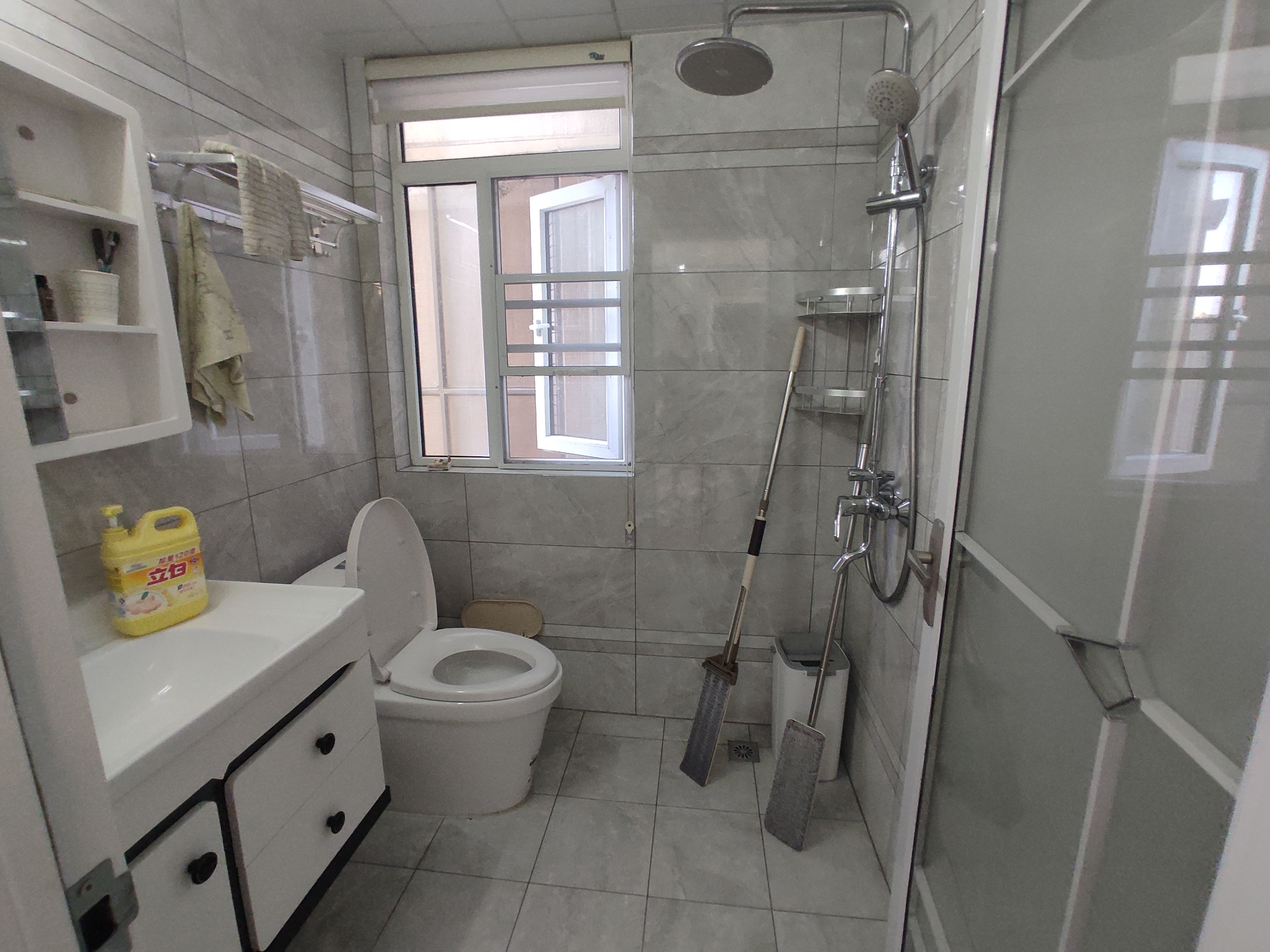 沔阳公馆.全新装修年租1800一月.看房方便