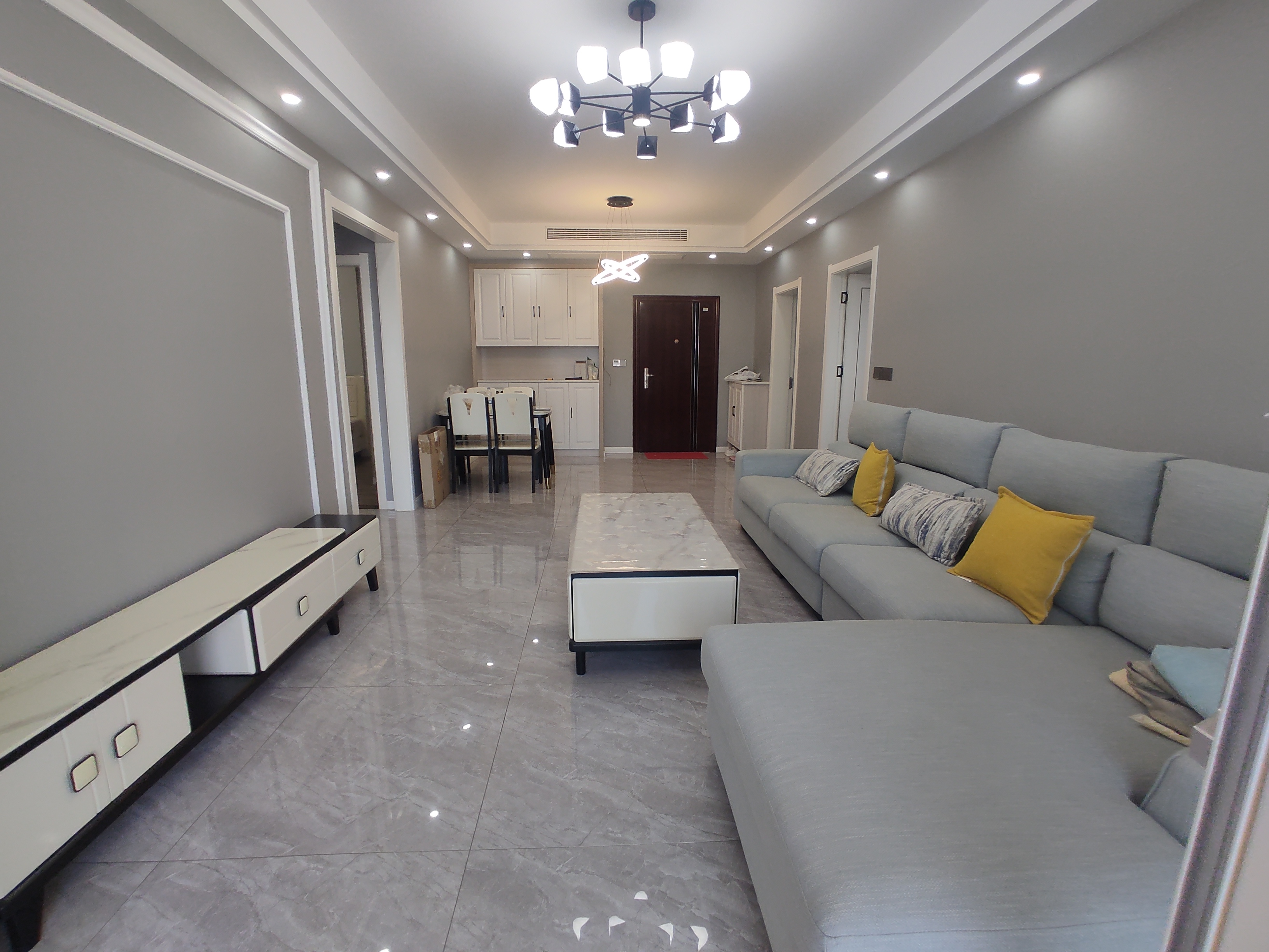 沔阳公馆.全新装修年租1800一月.看房方便