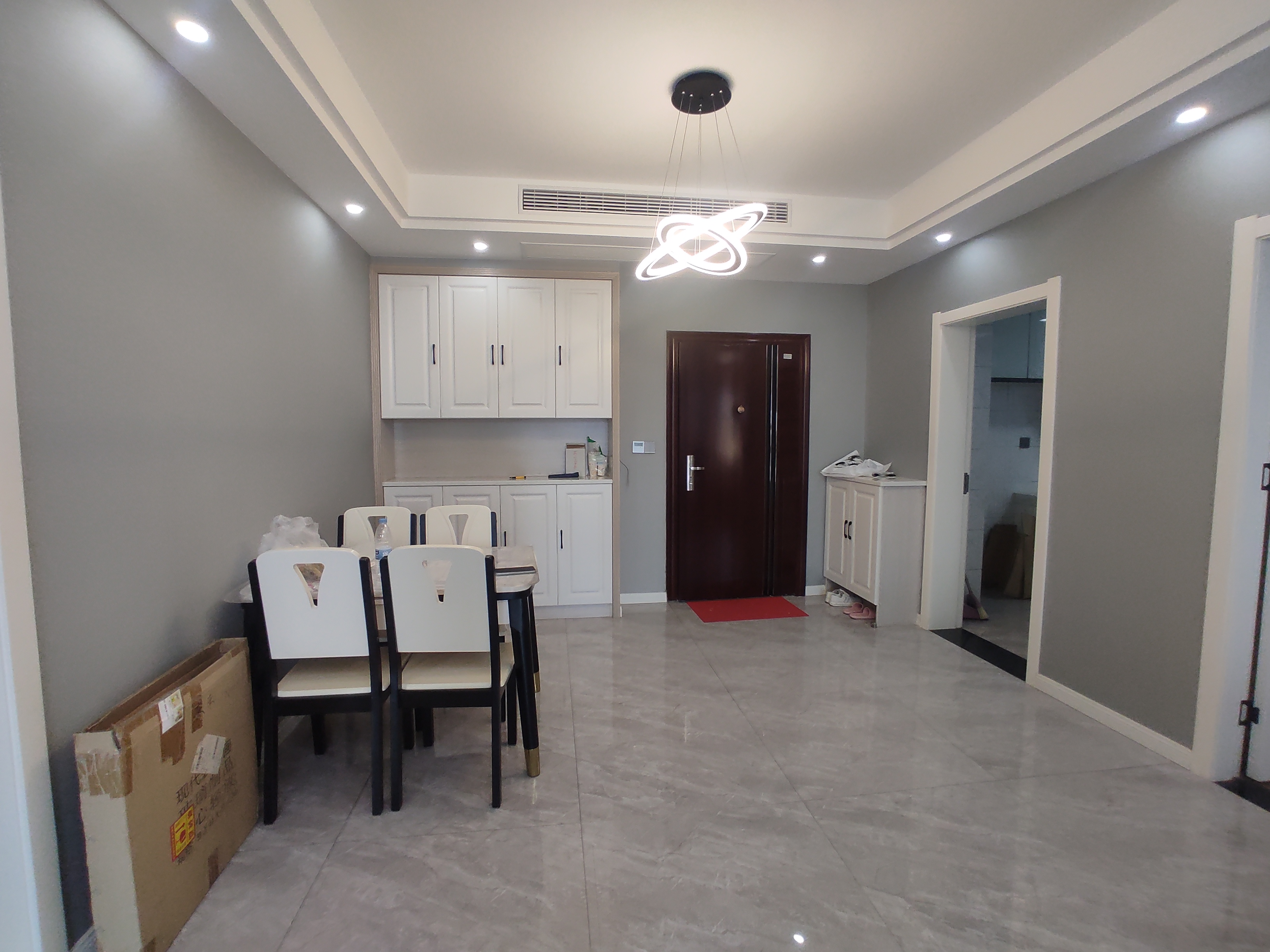 沔阳公馆.全新装修年租1800一月.看房方便