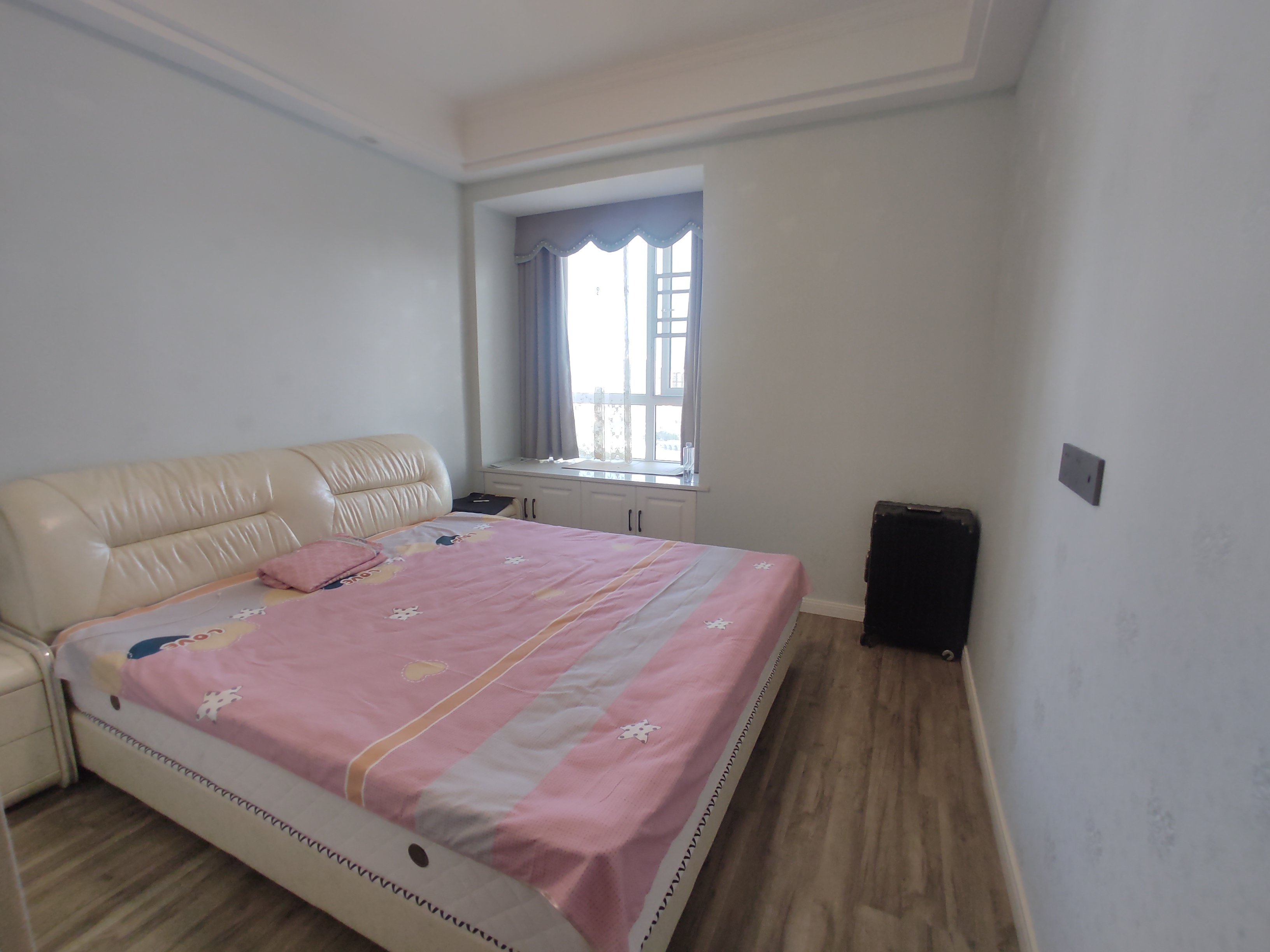 沔阳公馆.全新装修年租1800一月.看房方便