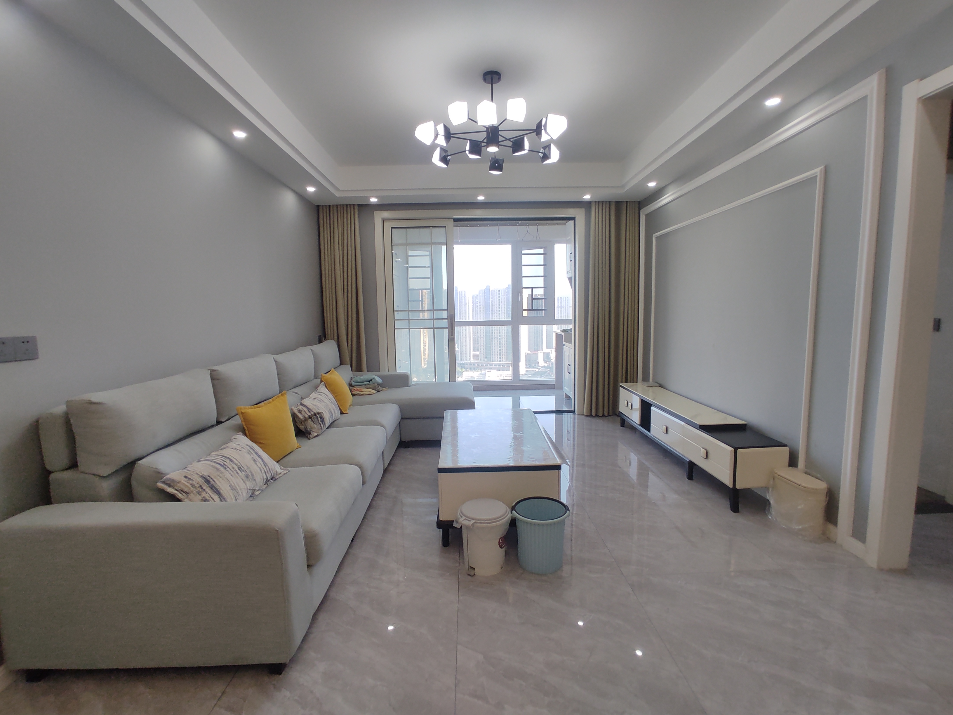 沔阳公馆.全新装修年租1800一月.看房方便