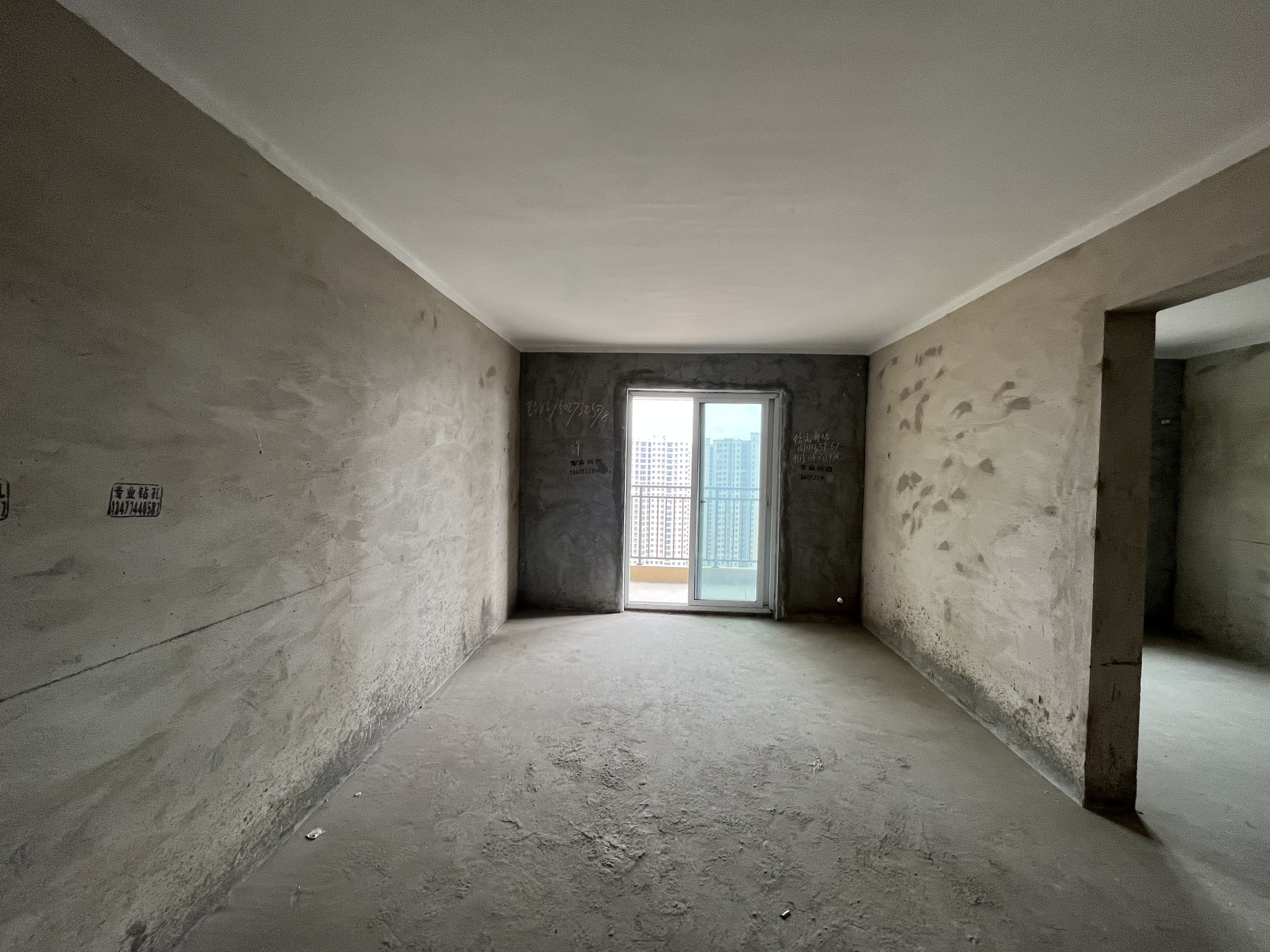 森林国际 薛晓正对面 站阳台目送式 中间楼层 看房方便