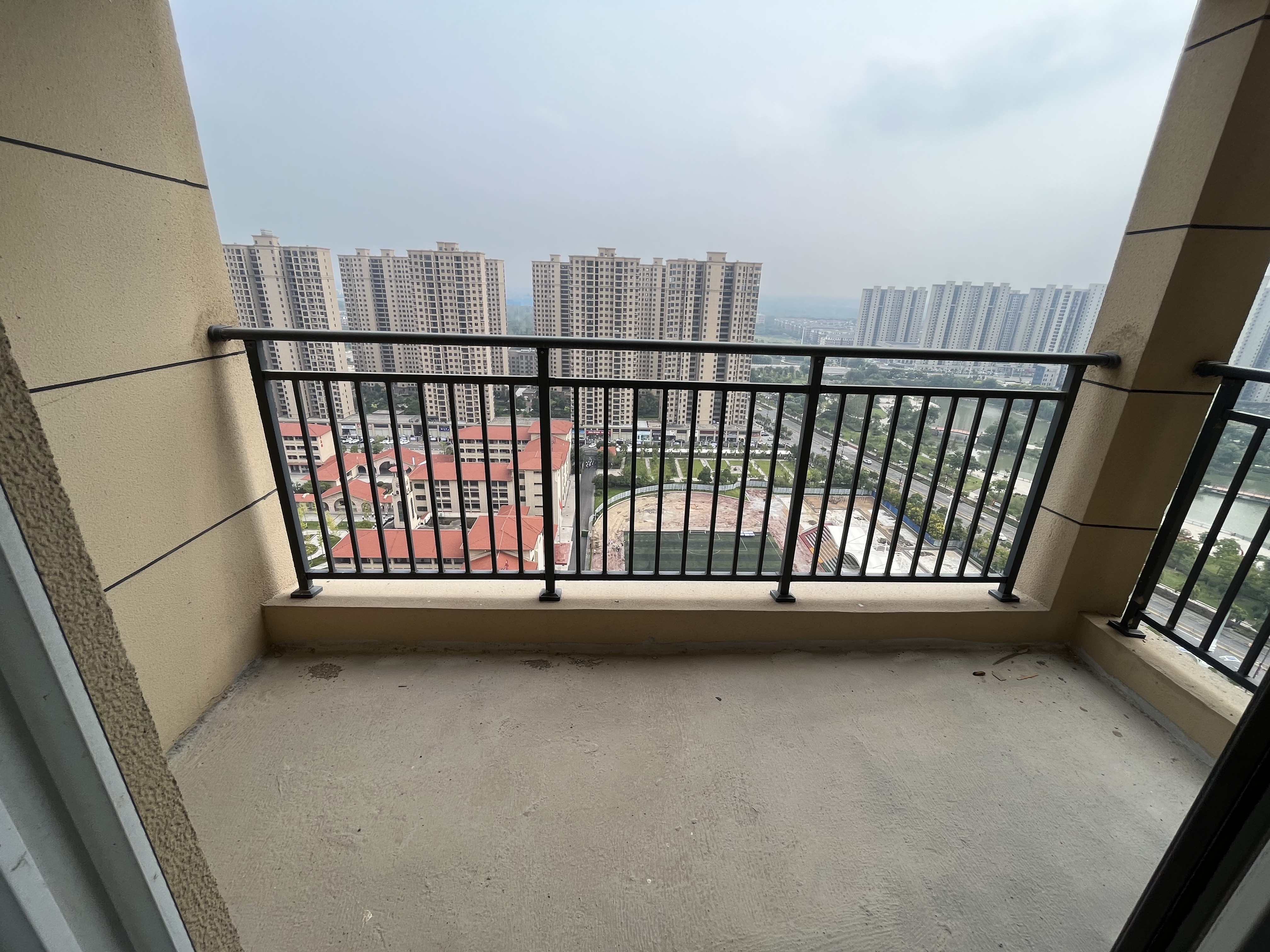 森林国际薛晓正对面站阳台目送式中间楼层看房方便