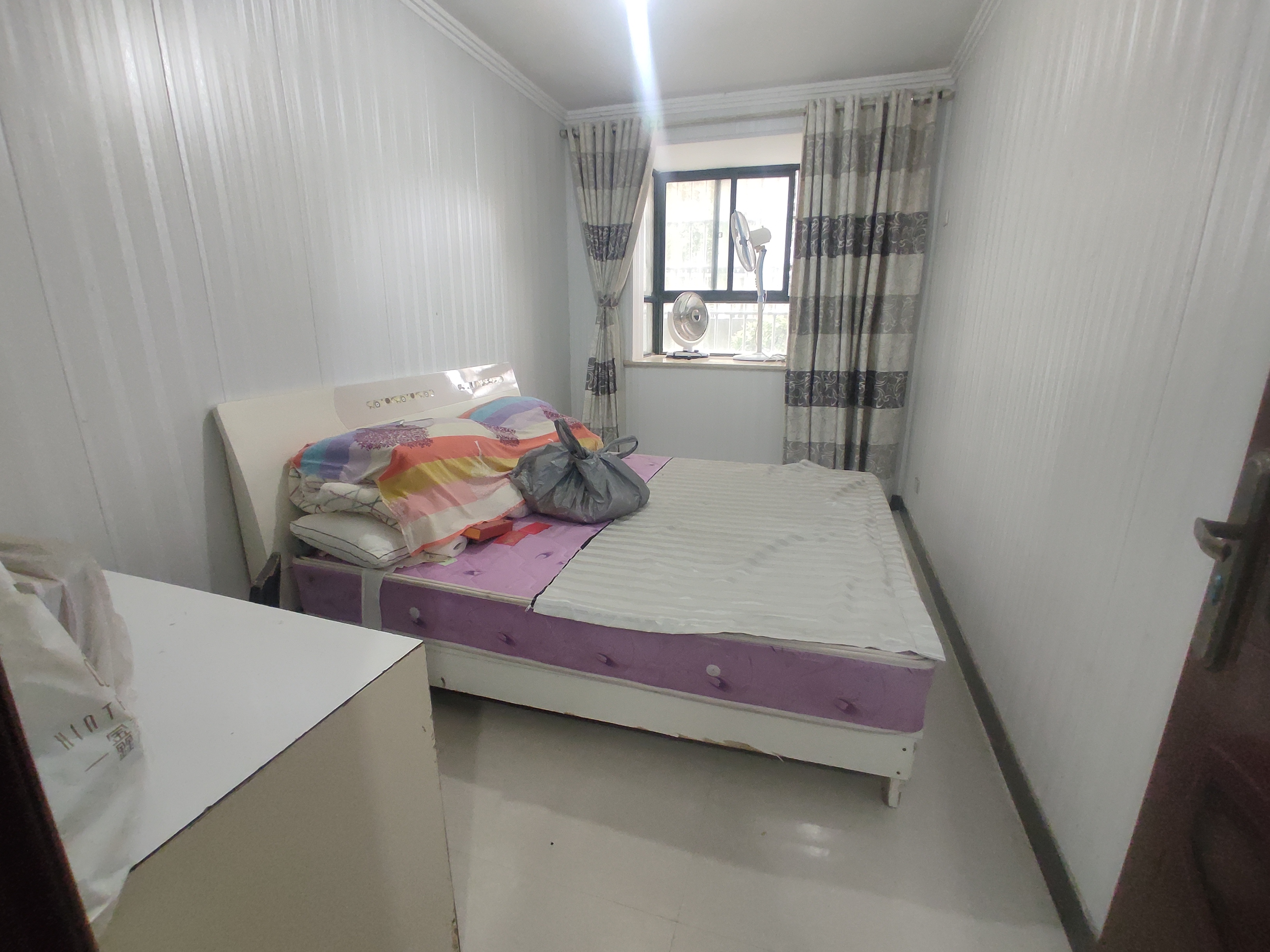 东城花园.四中旁精装三房.看房方便