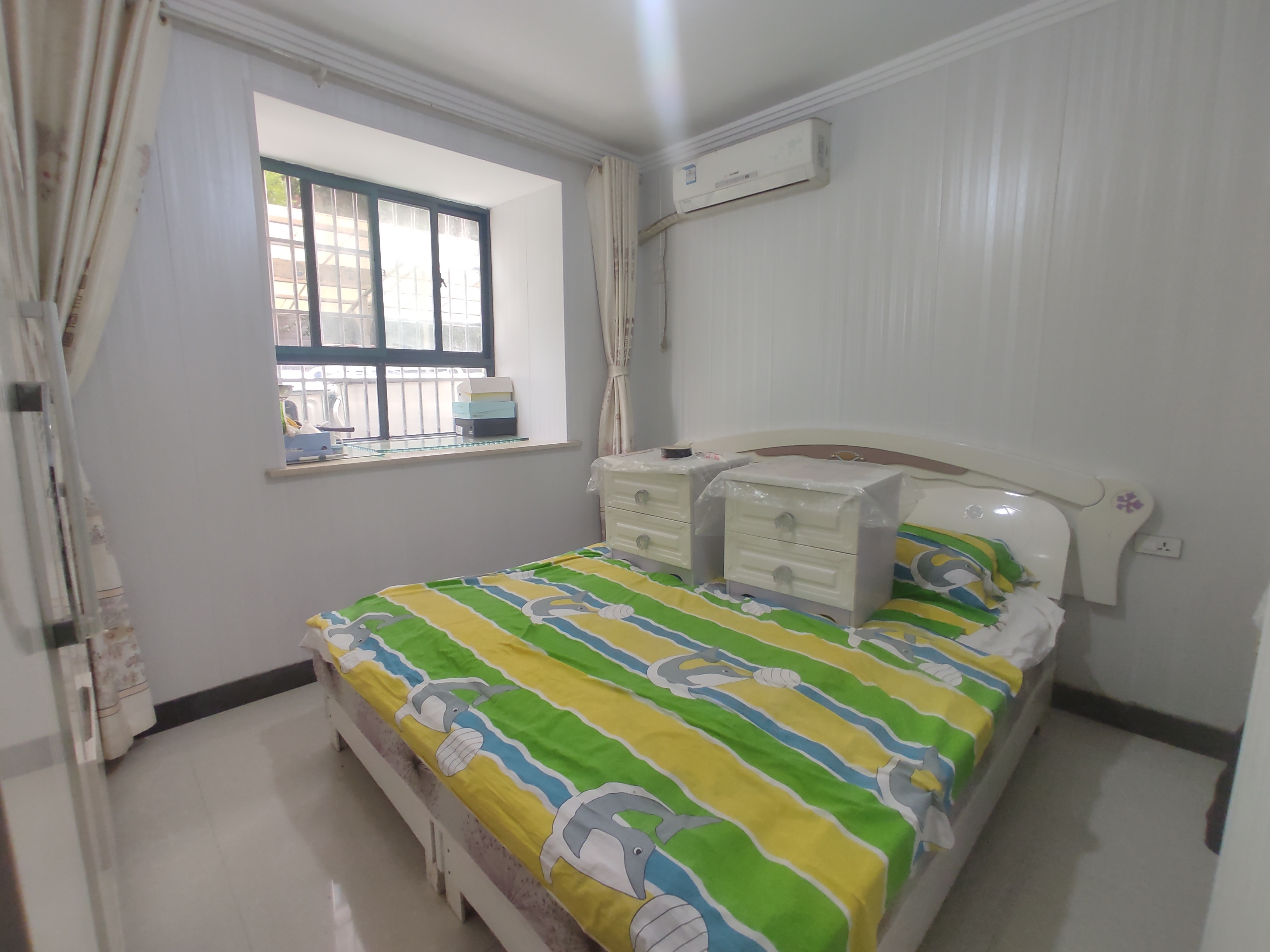 东城花园.四中旁精装三房.看房方便