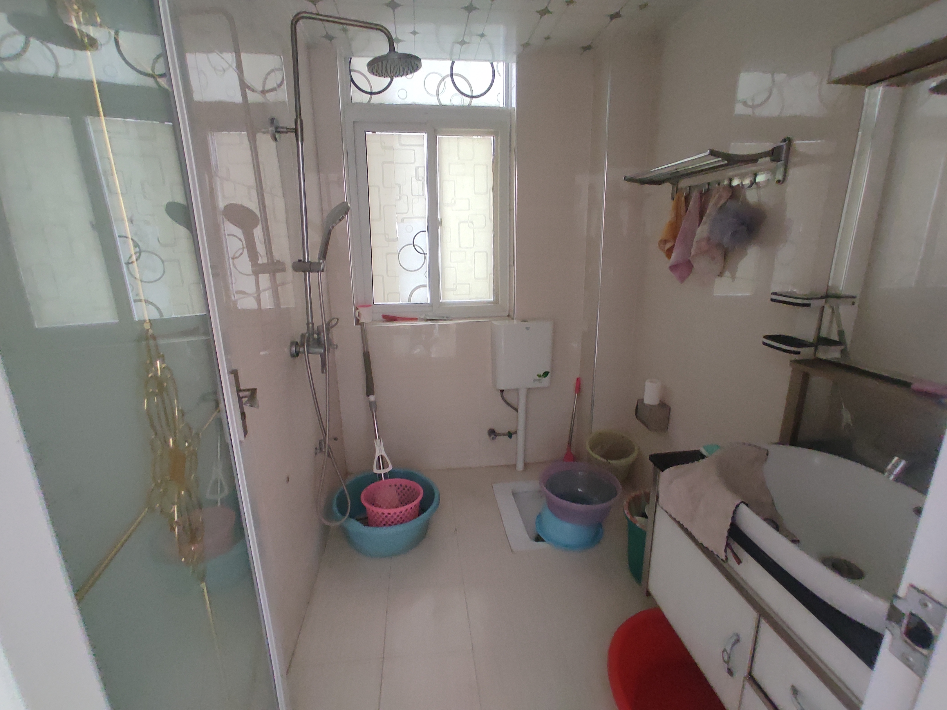 沔阳洲花园.新生街晓雪旁.步梯5楼.小区有出场好停车.看房方便