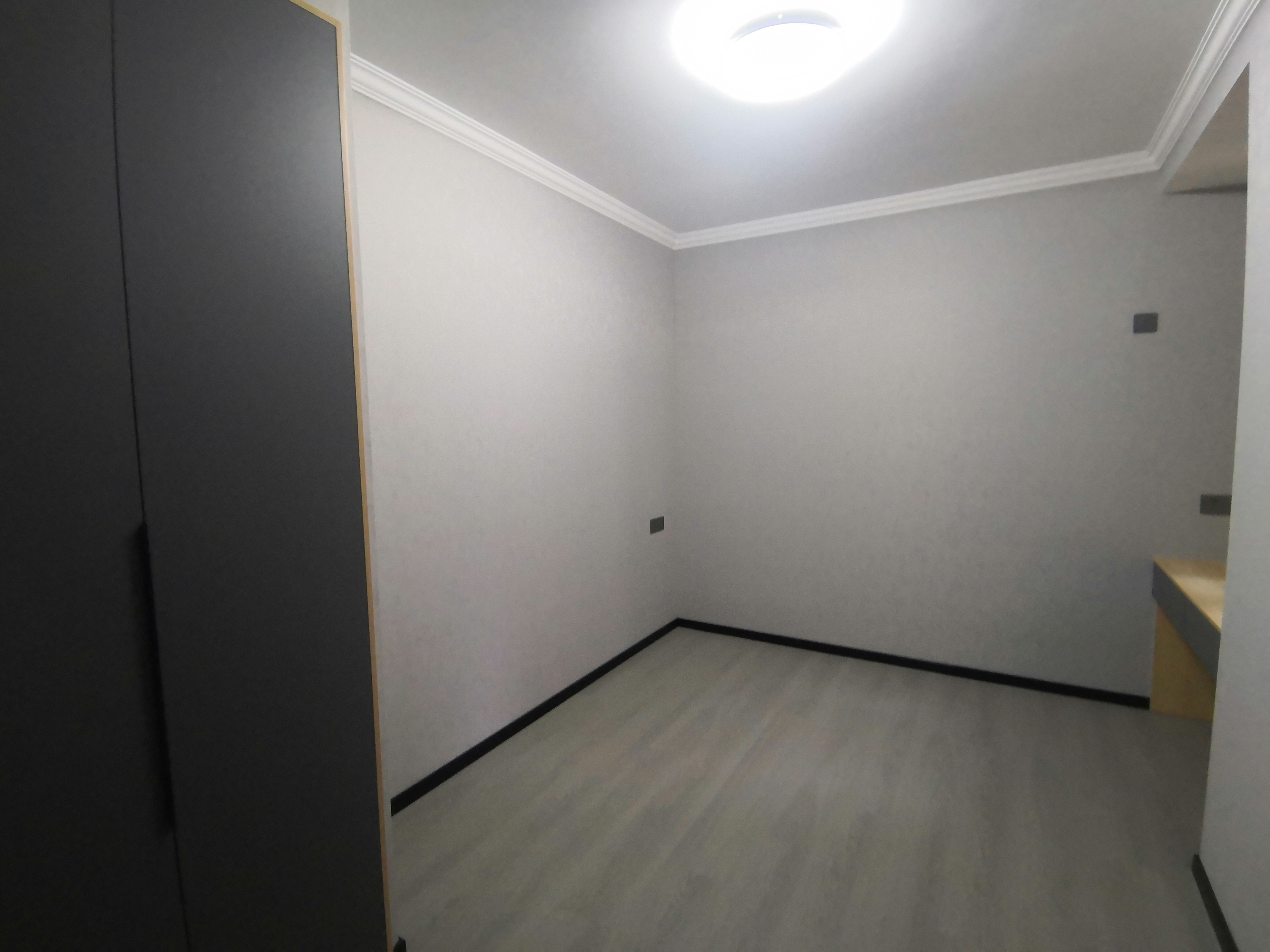 满庭春一百平小三房新装一天未住看房方便