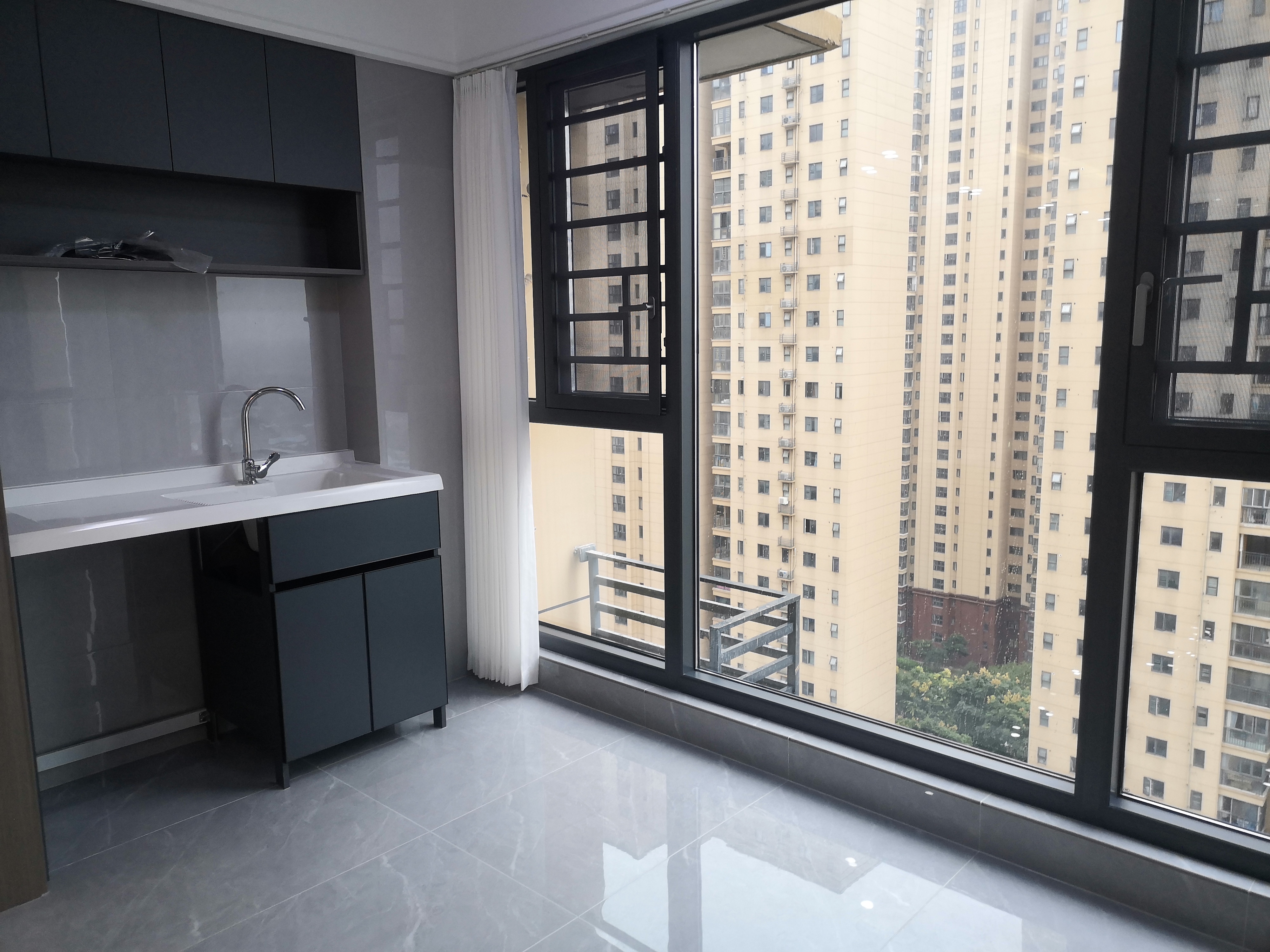 满庭春一百平小三房新装一天未住看房方便