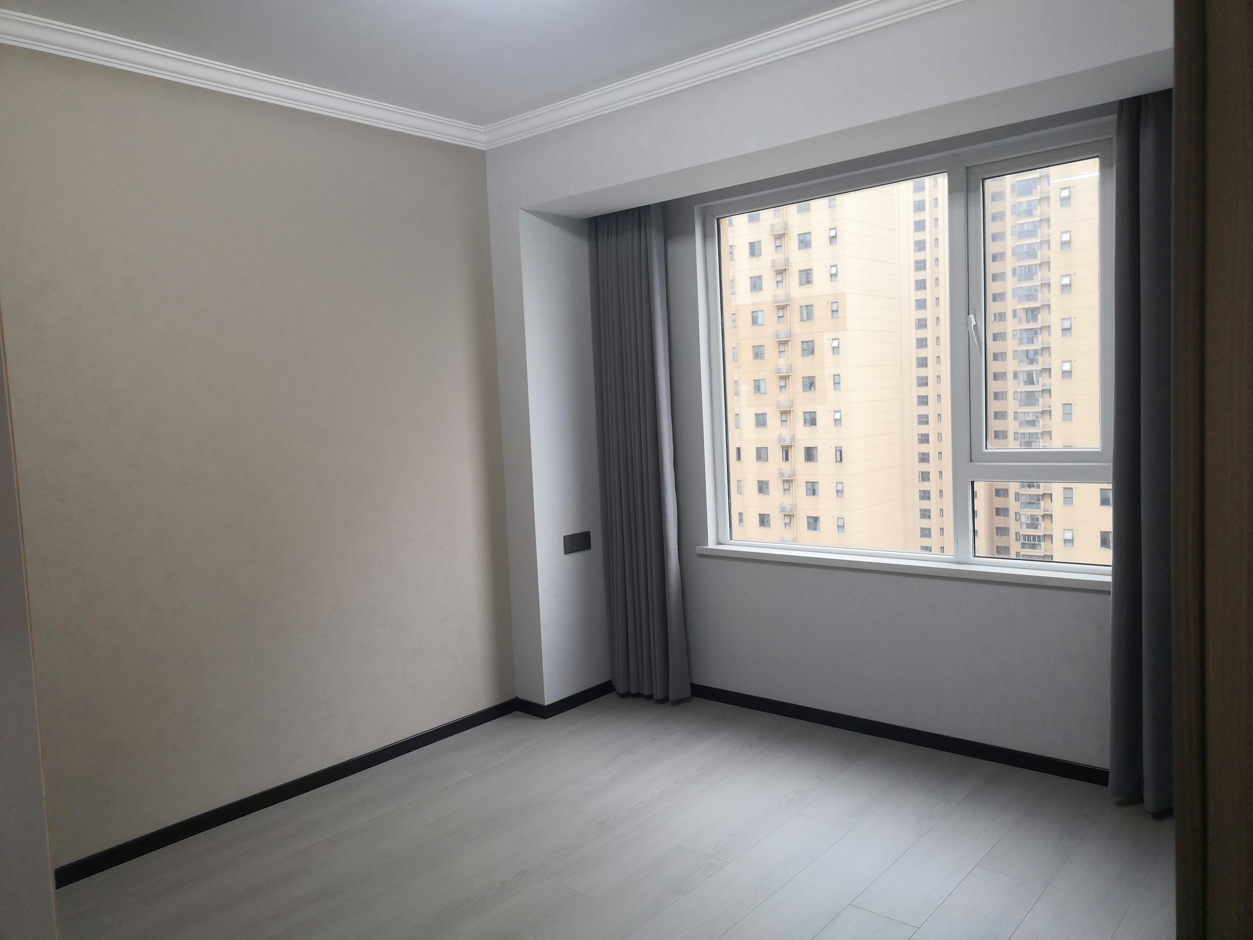 满庭春一百平小三房新装一天未住看房方便