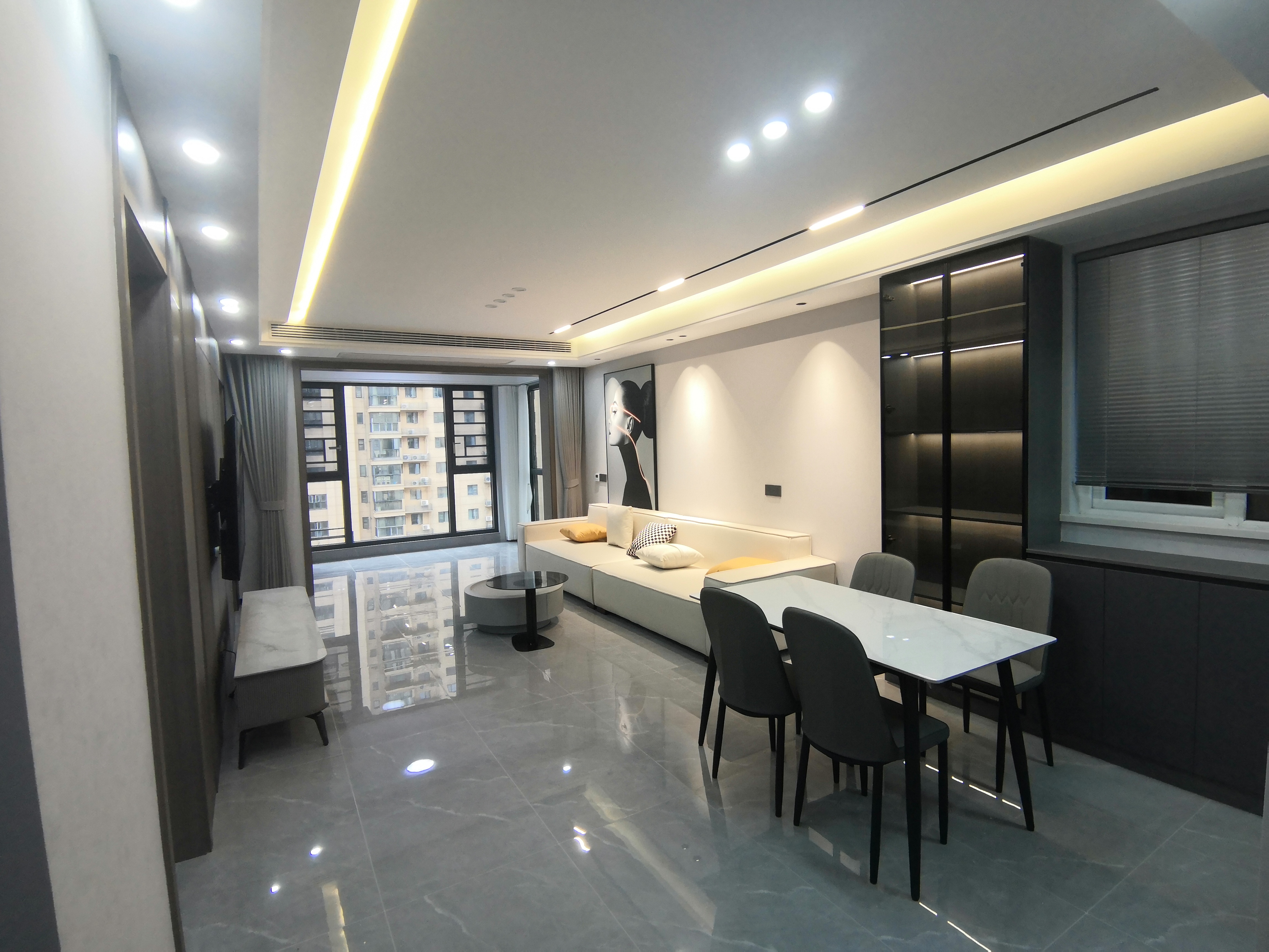 满庭春 一百平小三房 新装一天未住 看房方便