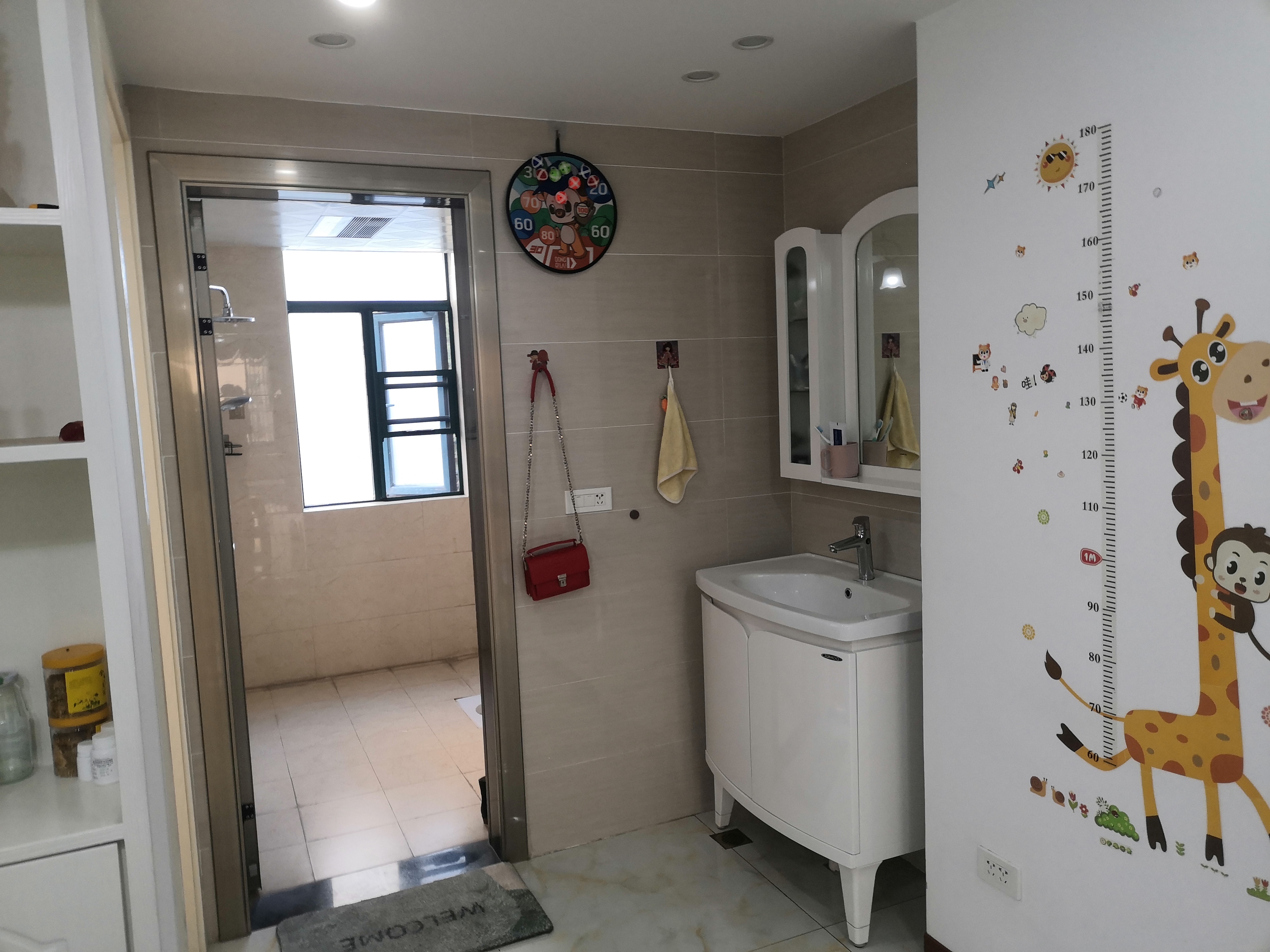 新城一号精装大三房三楼带个侠好大滴阳台