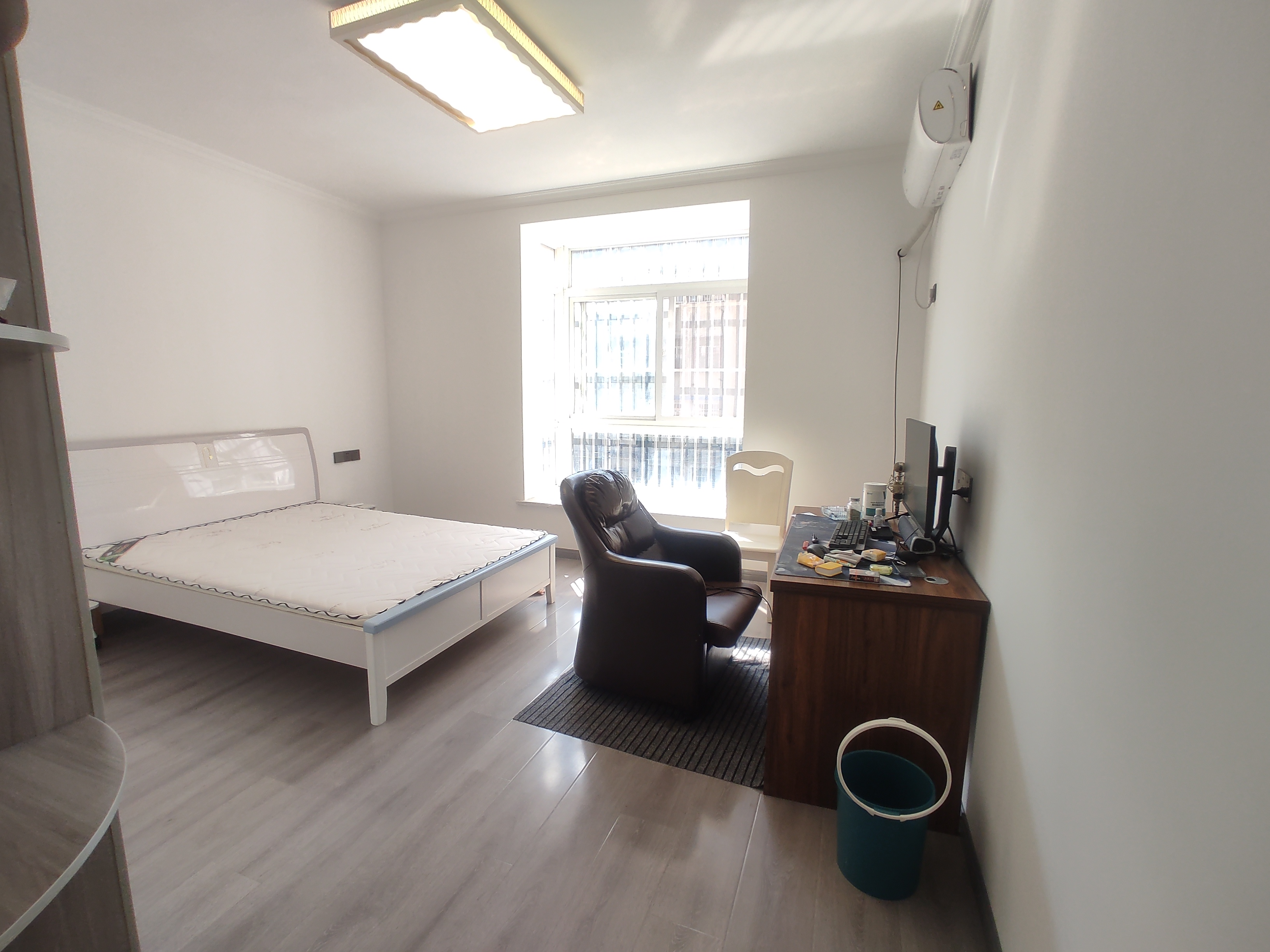 水岸人家.全新装修三房两卫.步梯二楼采光好.好停车.证件满二.看房方便