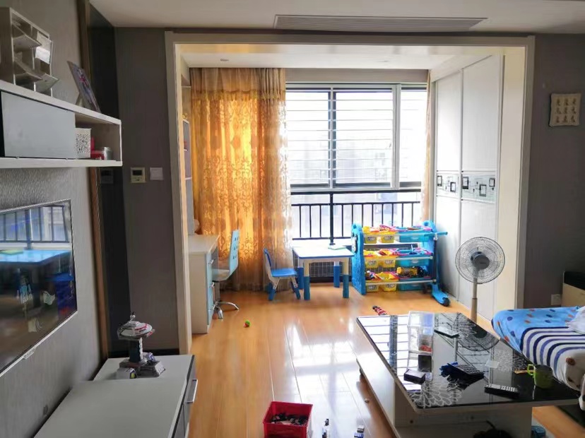 和合国际一期精装大两房小区管理不错