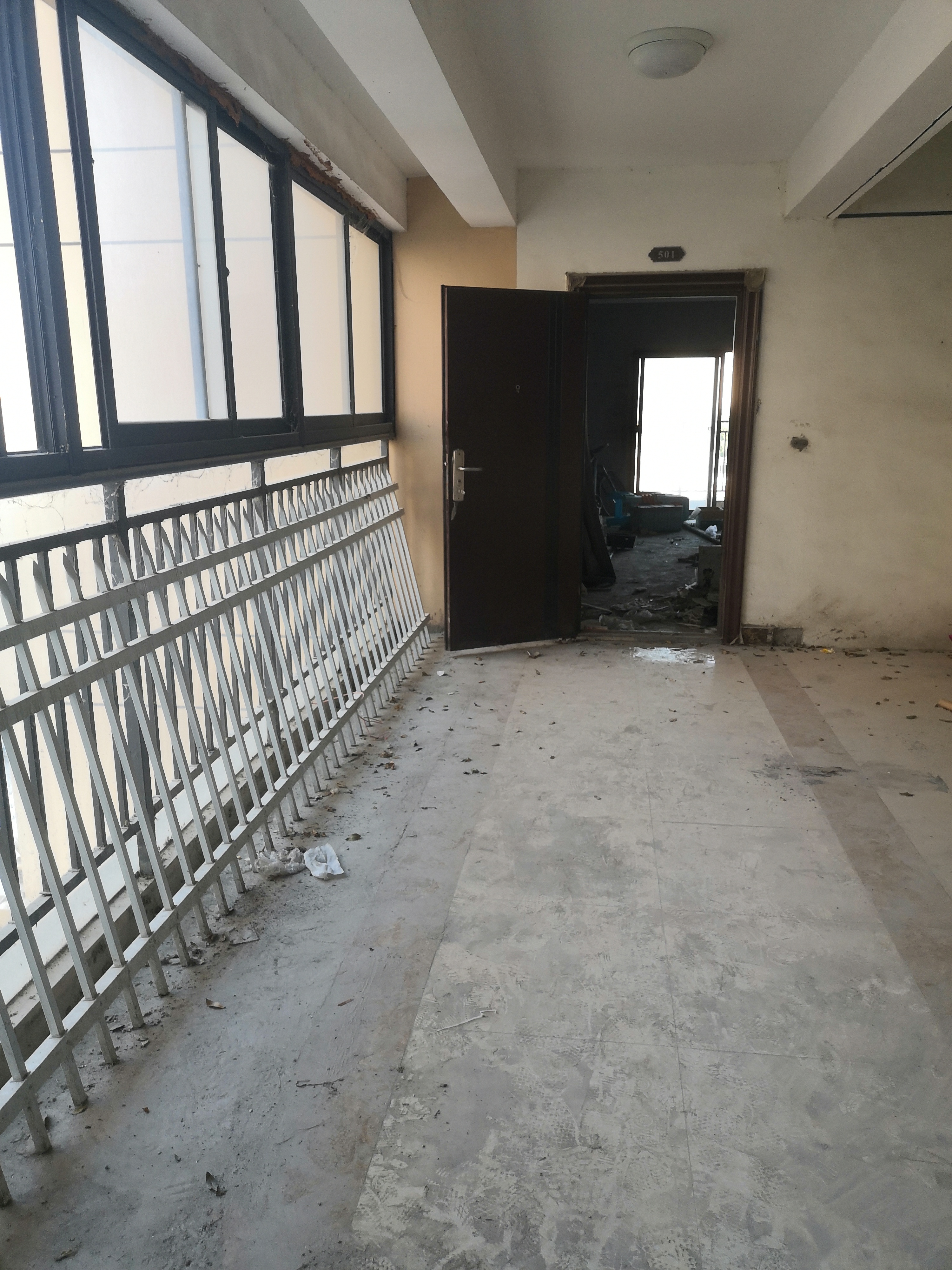 上林仙苑边户大三房看房方便门口偌大的地方，白送