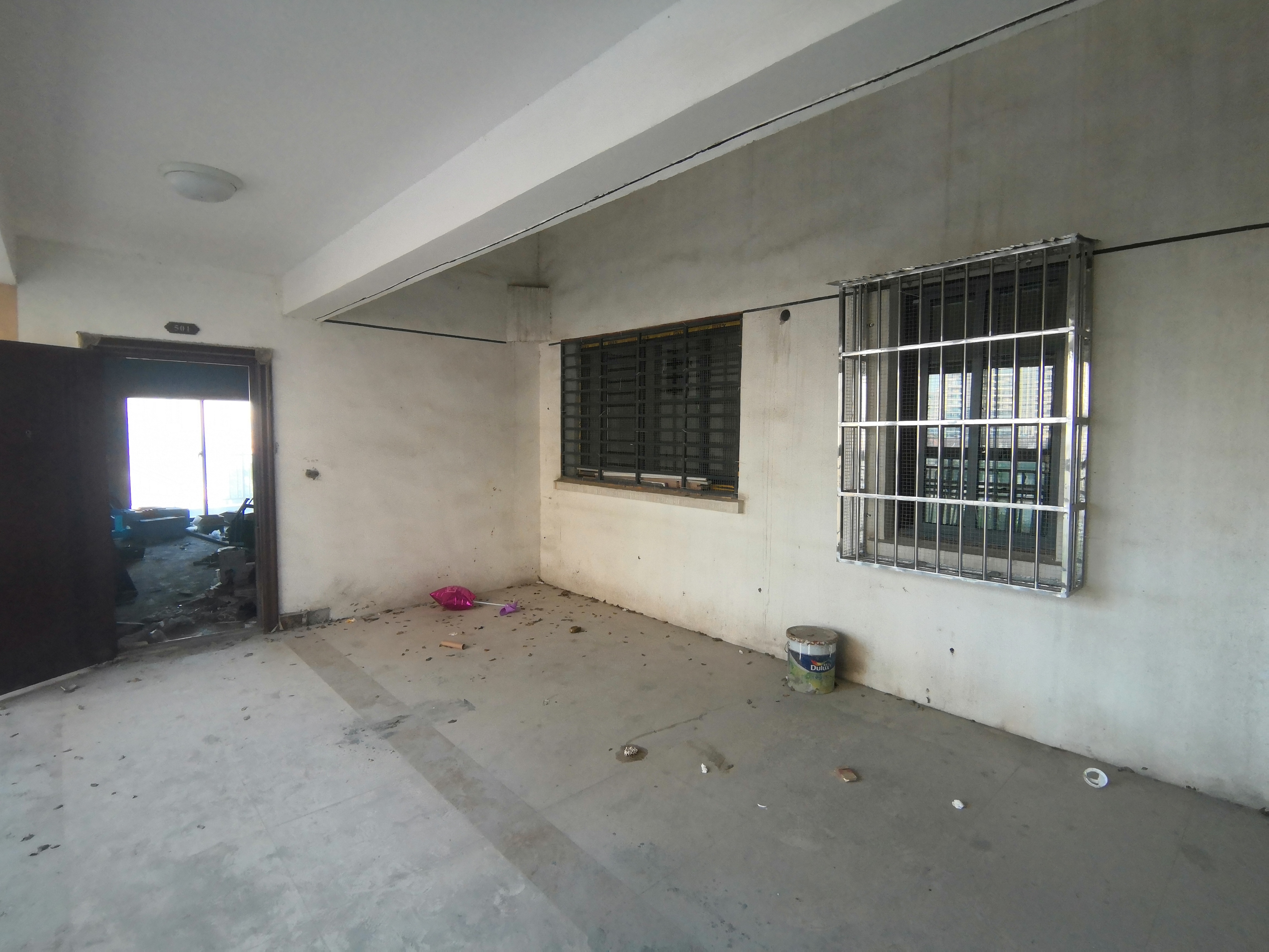 上林仙苑 边户大三房 看房方便 门口偌大的地方，白送