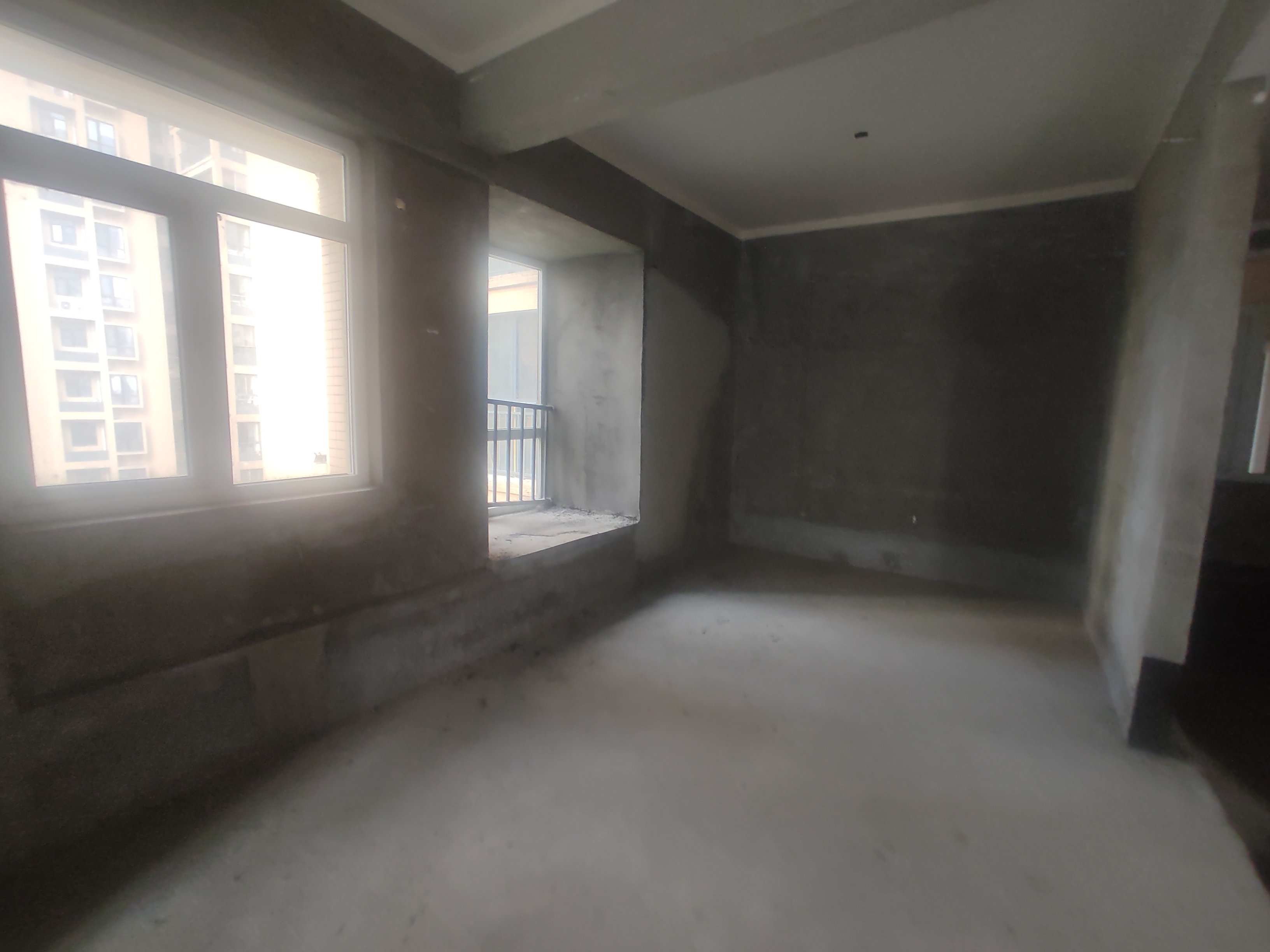 森林国际.毛坯三房.中间楼层.电梯湖景房.看房有钥匙