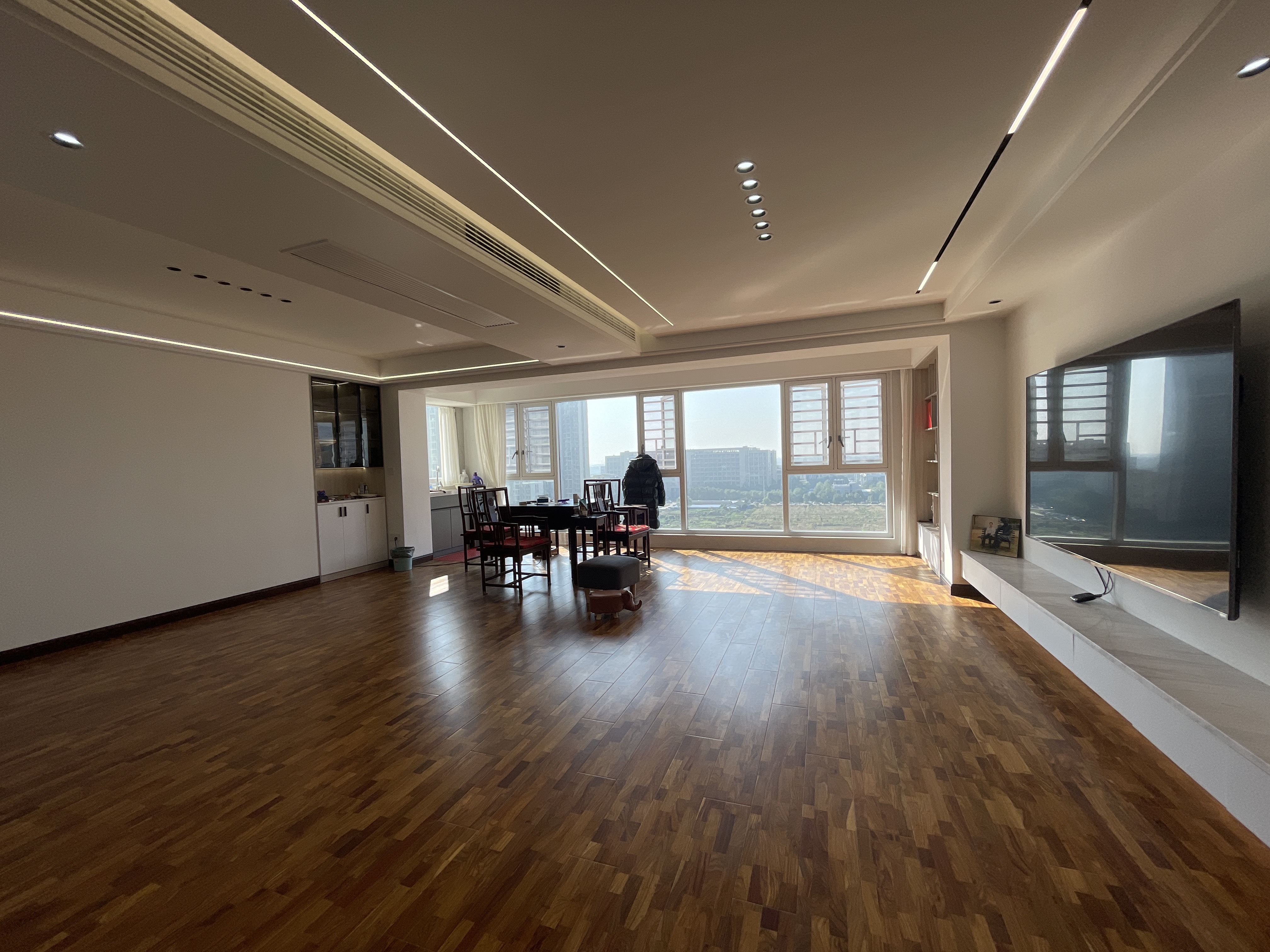 新城名都 南城新区 新装修 大厅像篮球场