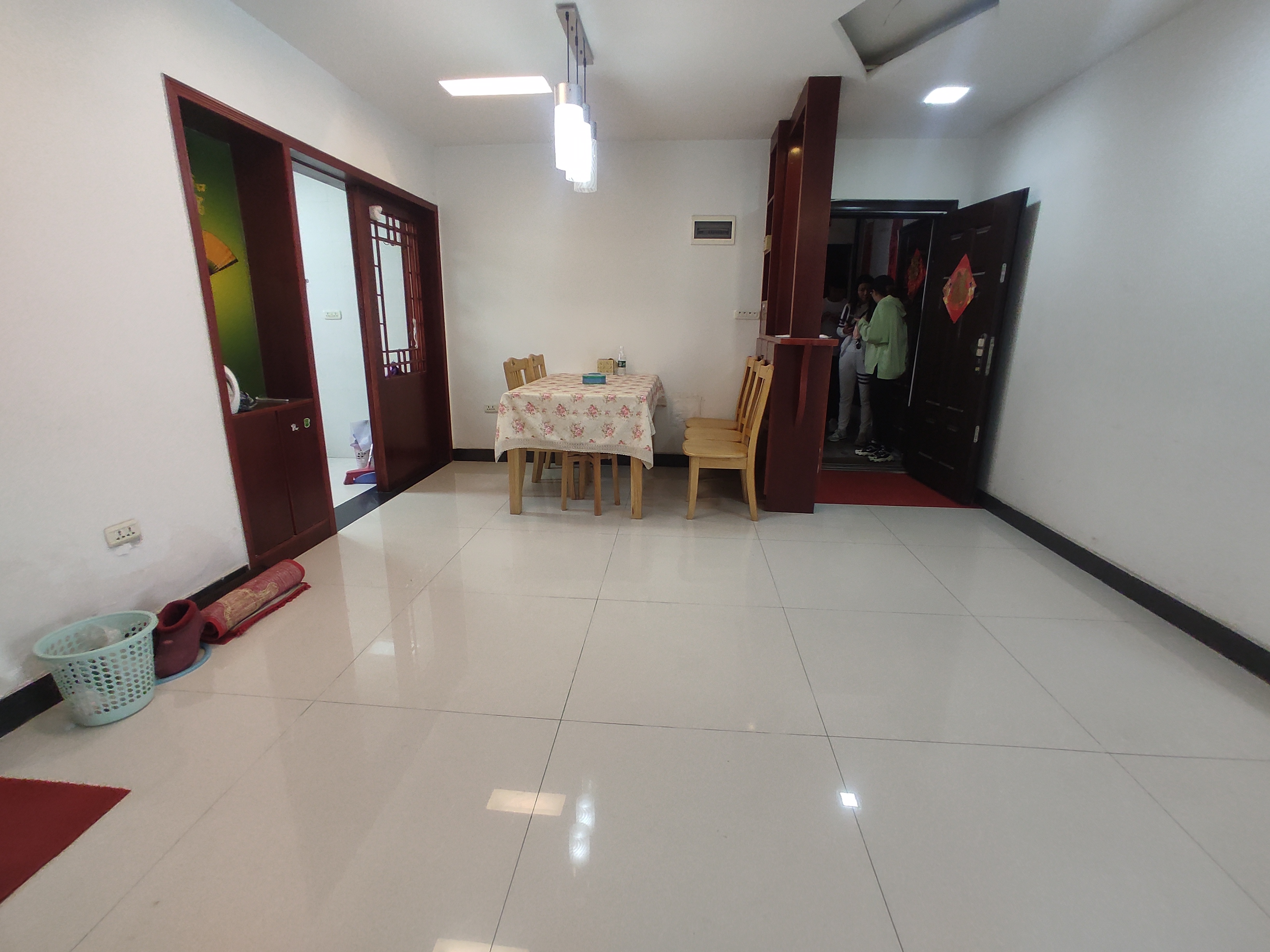 绿洲花苑.精装三房.楼下就是學笑.证件满二.看房方便