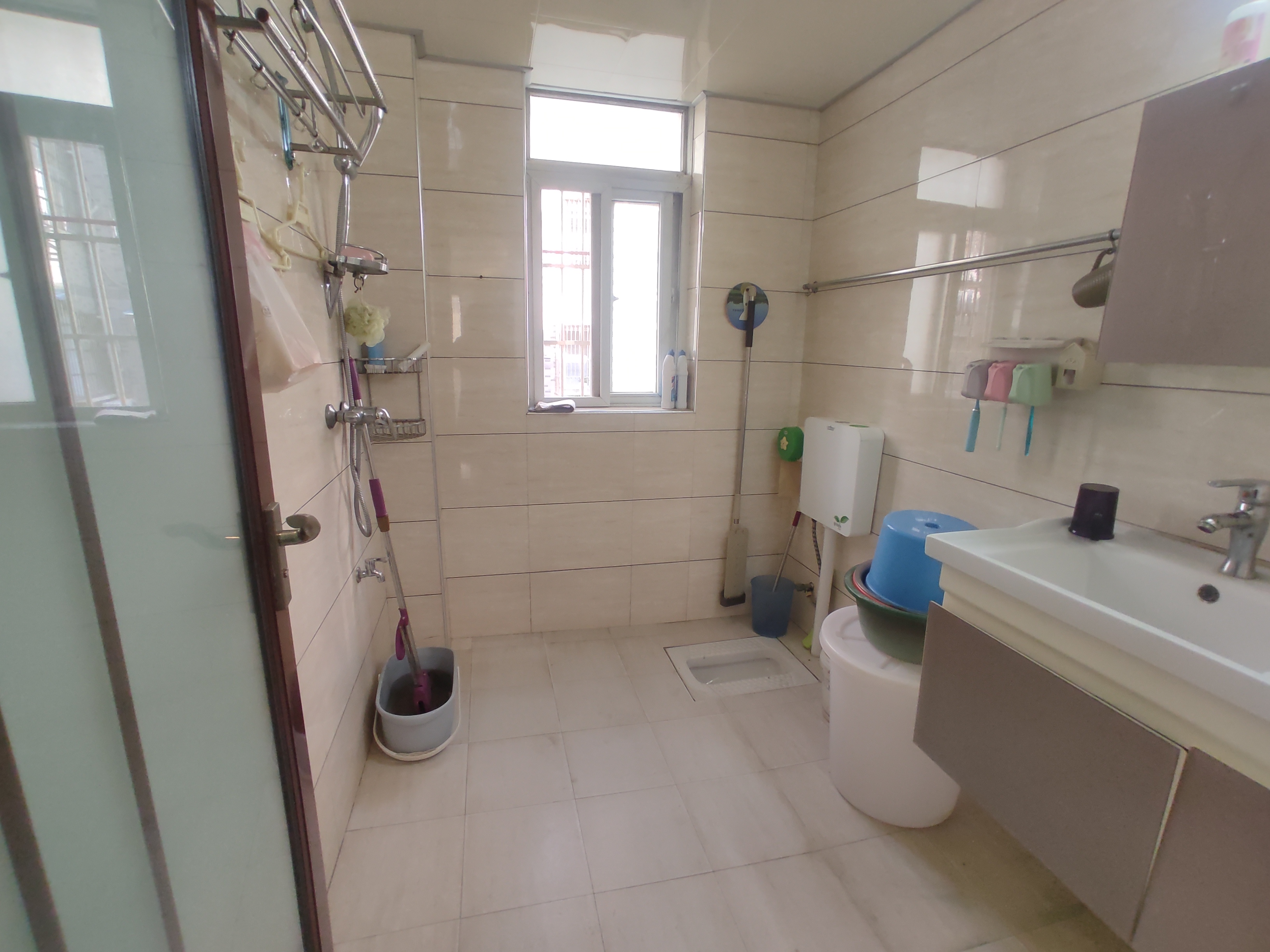 绿洲花苑.精装三房.楼下就是學笑.证件满二.看房方便