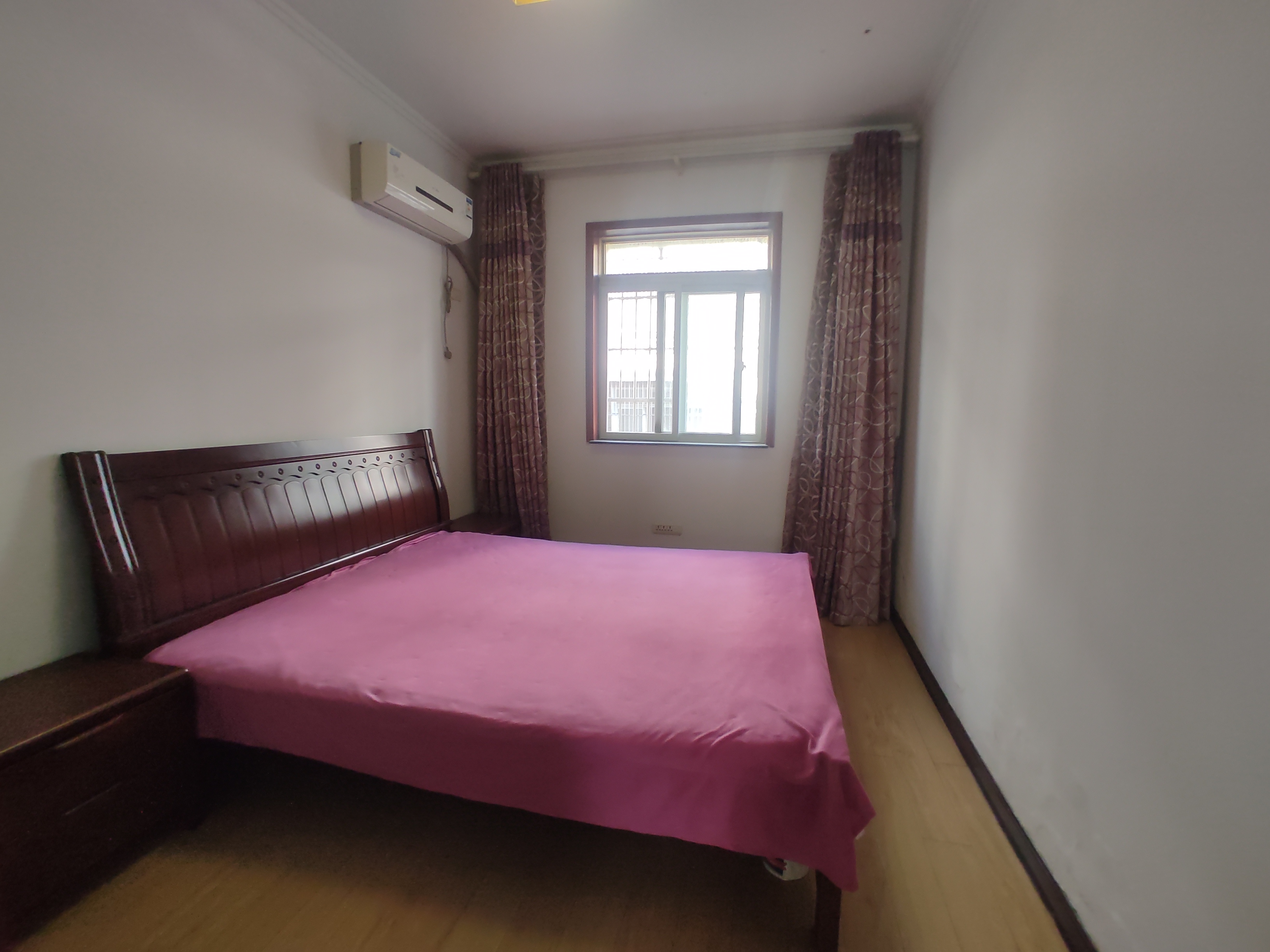 绿洲花苑.精装三房.楼下就是學笑.证件满二.看房方便