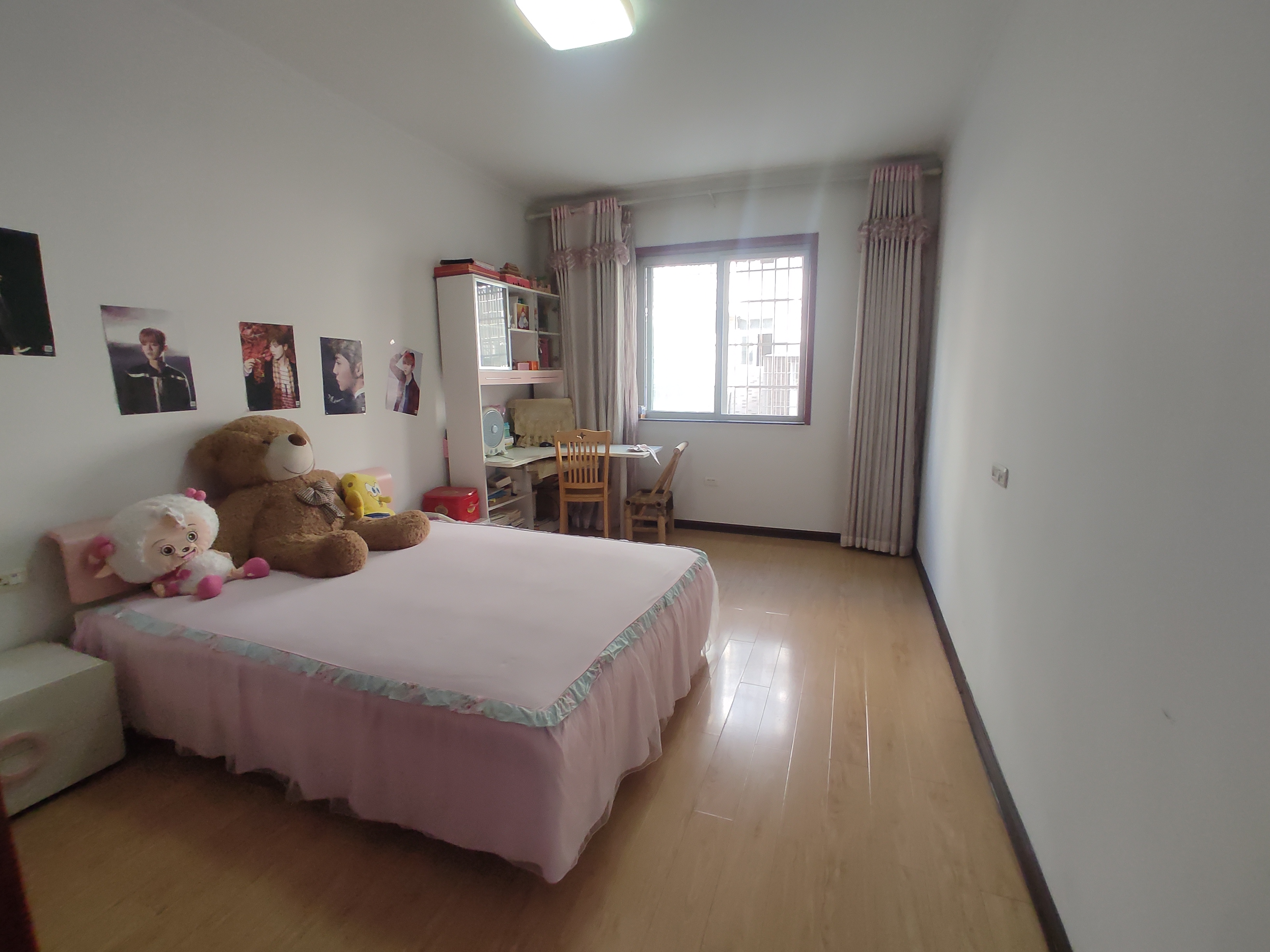 绿洲花苑.精装三房.楼下就是學笑.证件满二.看房方便