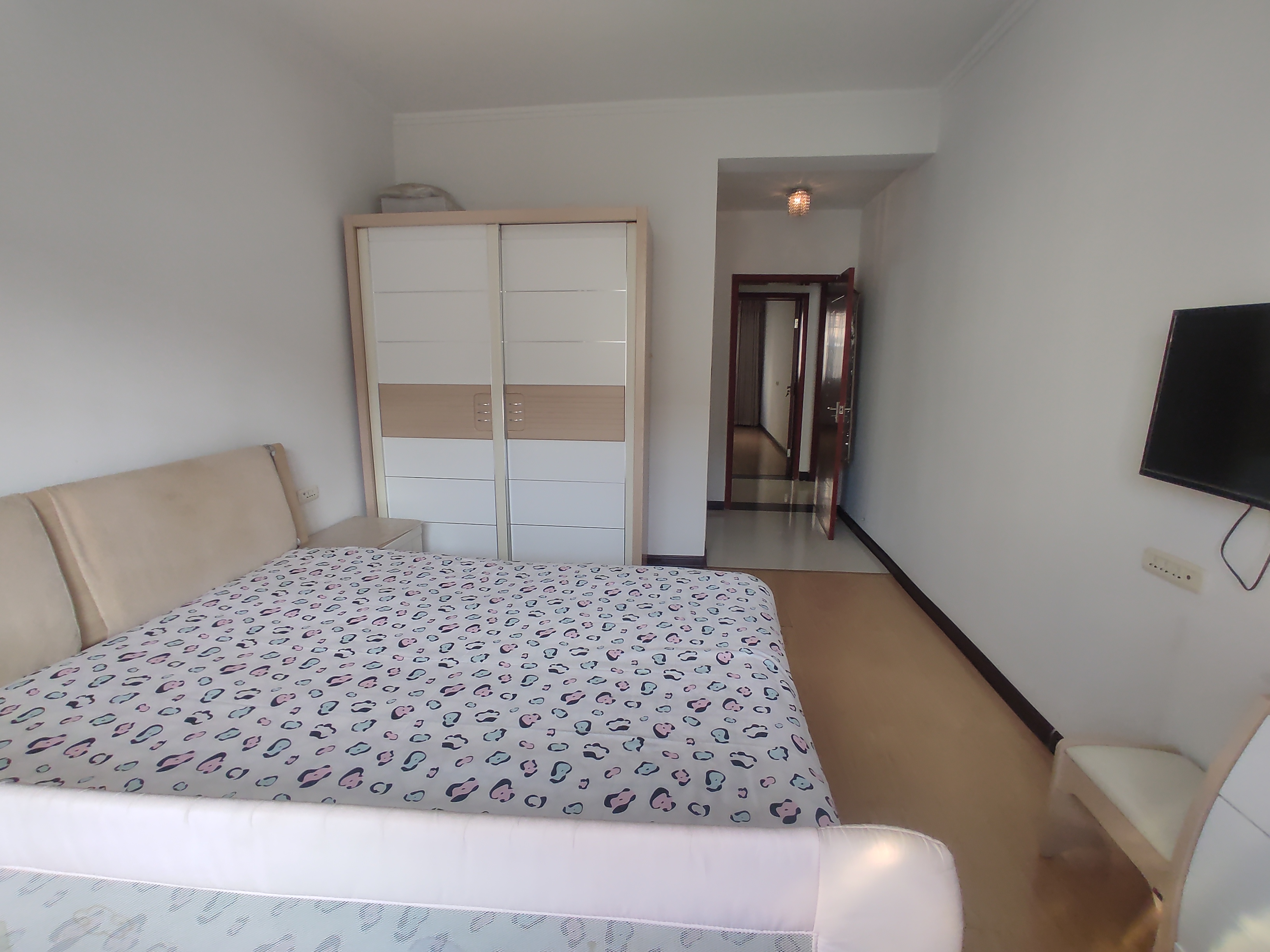 绿洲花苑.精装三房.楼下就是學笑.证件满二.看房方便