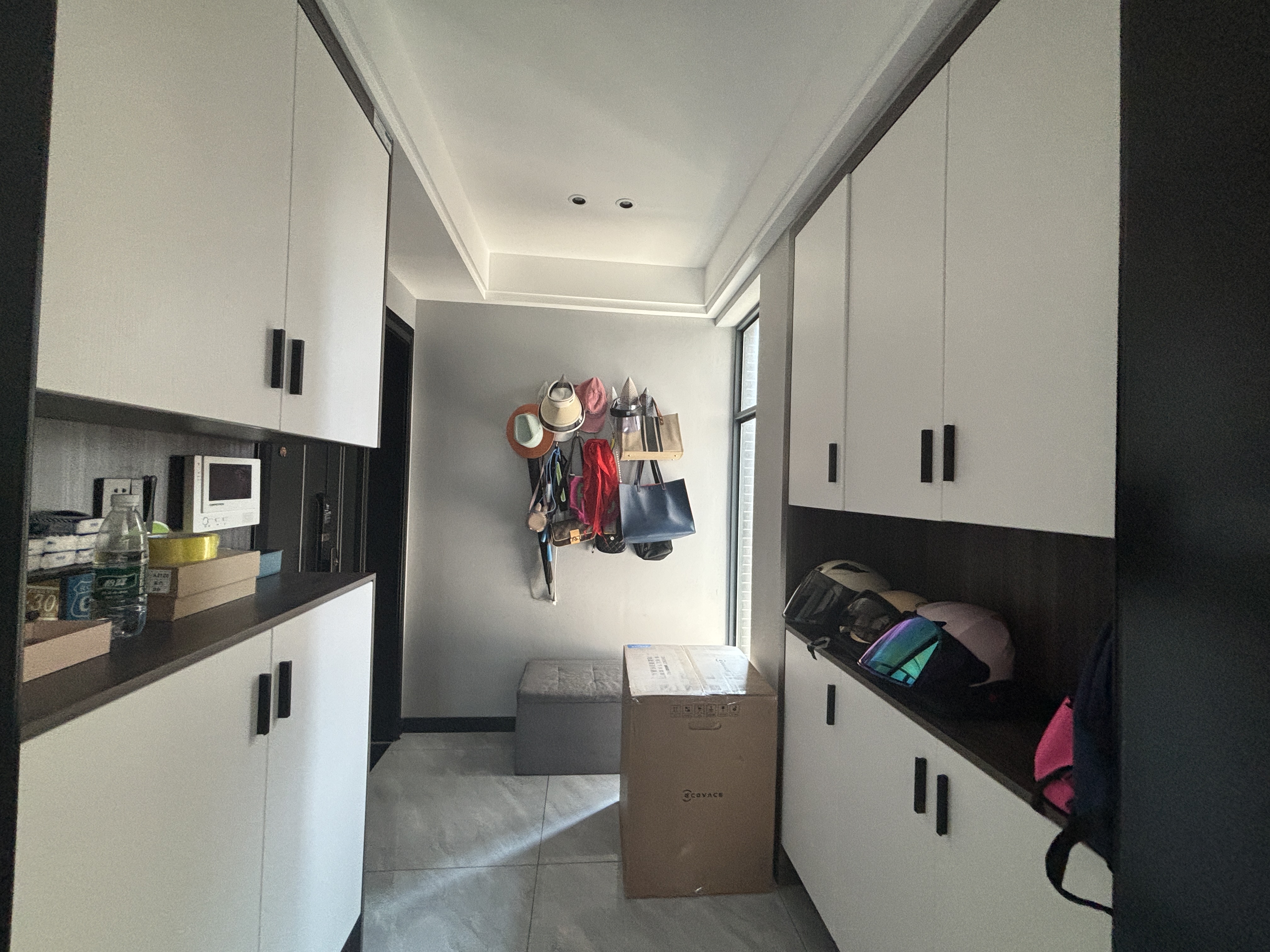 和合国际.全屋品牌装修.房子9点9成新.证件满二.看房方便